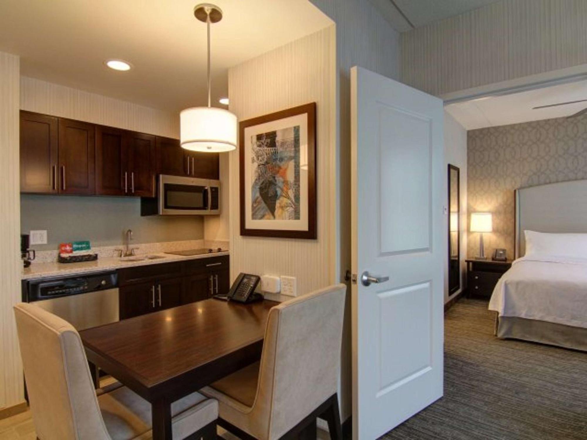 One-Bedroom King Suite - Non-Smoking,1276300084:JPEG
