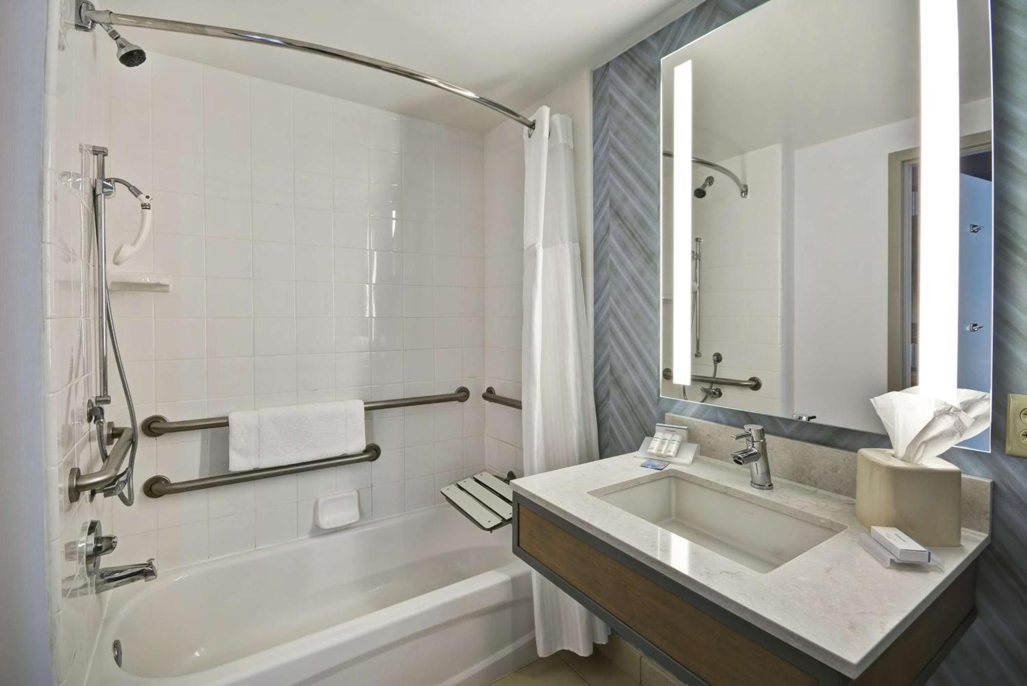 Junior King Suite - Mobility/Hearing Accessible,1435233295:JPEG