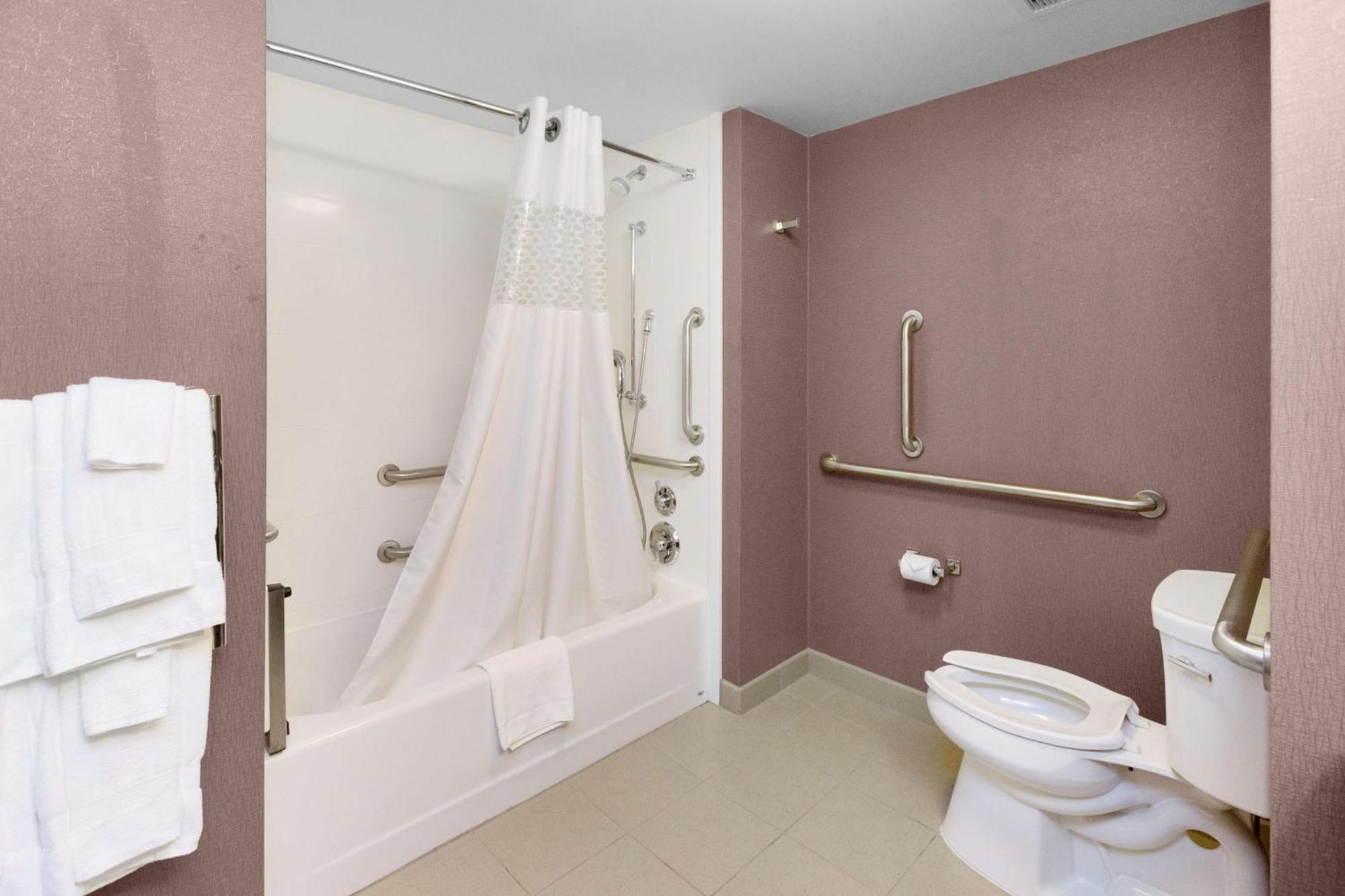 Queen Room with Two Queen Beds - Hearing Access/Non-Smoking