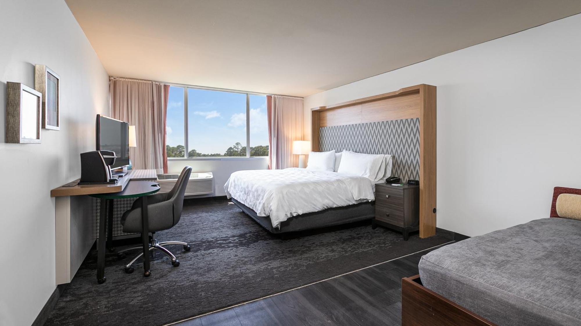 King Room Roll-Away Bed Non-Smoking