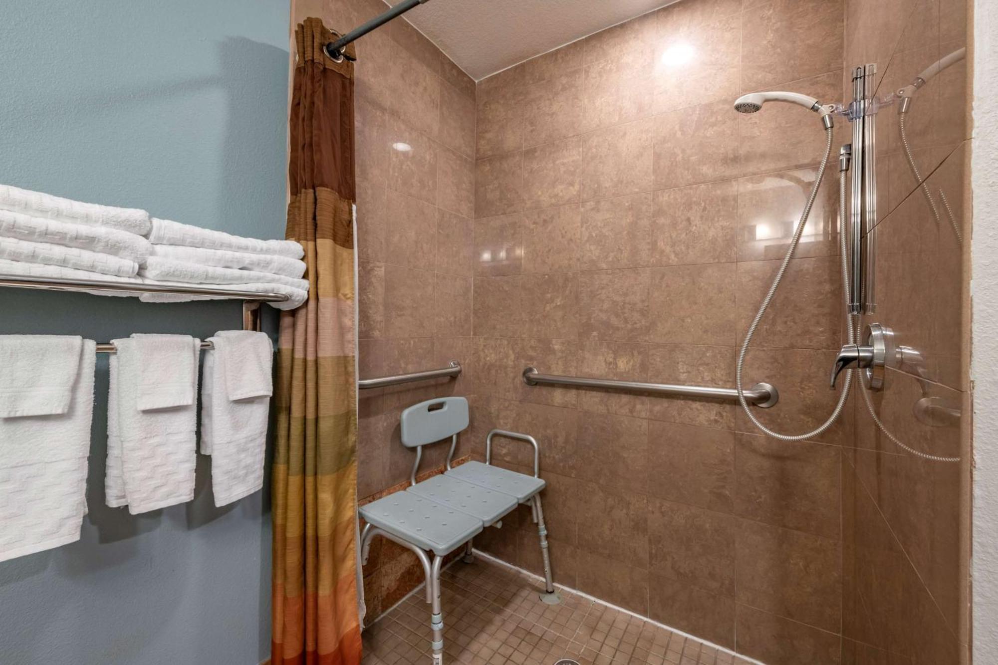Queen Room Two Queen Beds Roll Shower Mobility Access