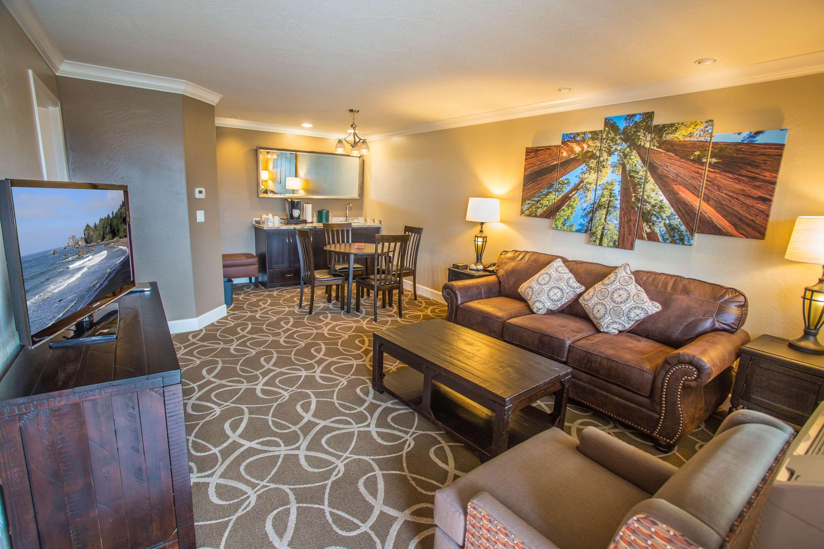 Two-Bedrooms King Suite