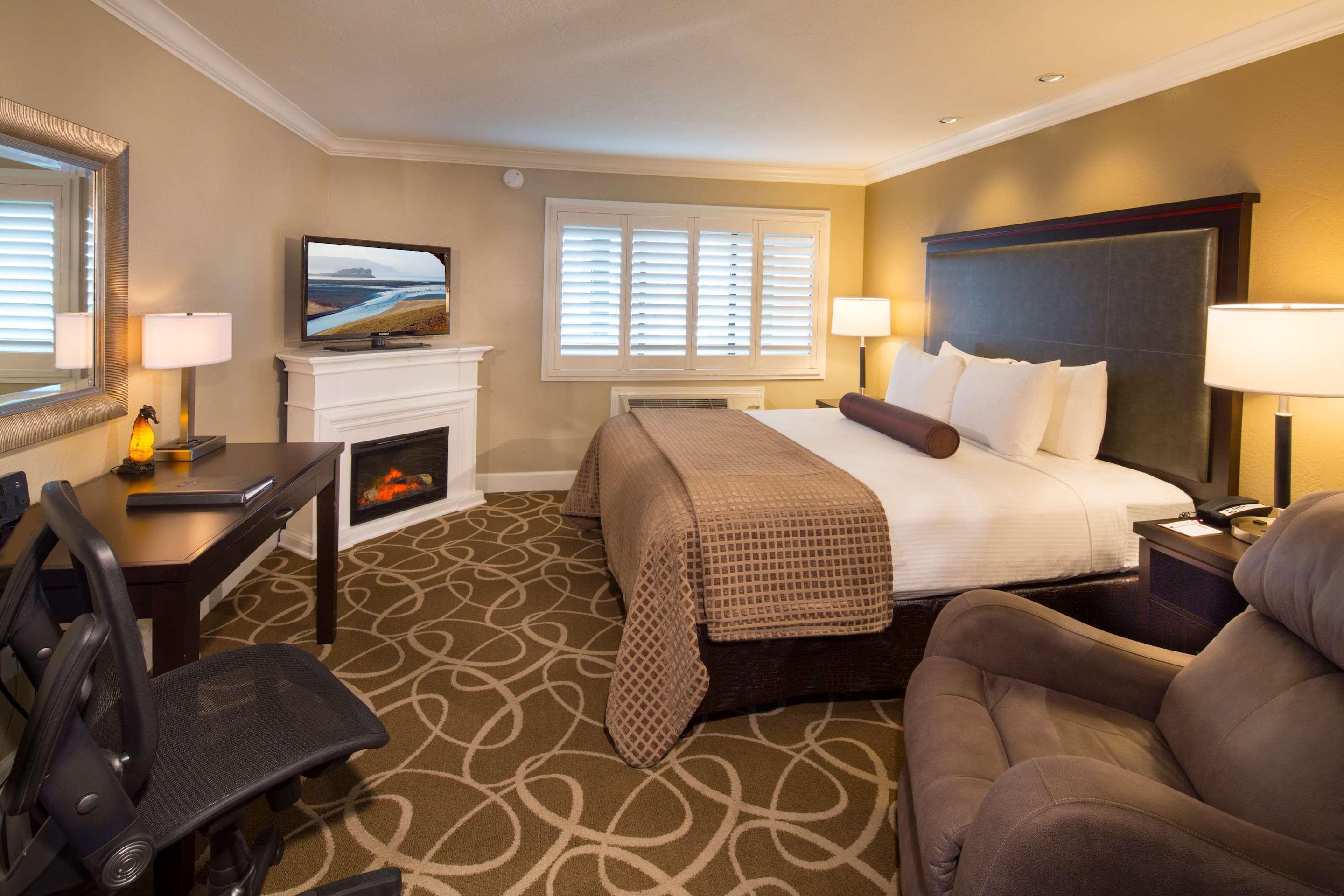 Two-Bedrooms King Suite