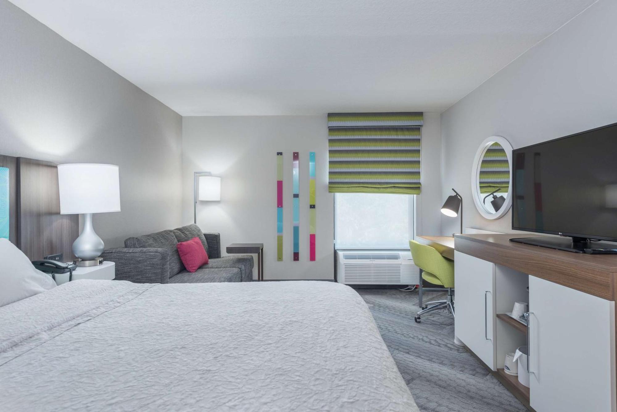 King Room with King Bed - Non-Smoking