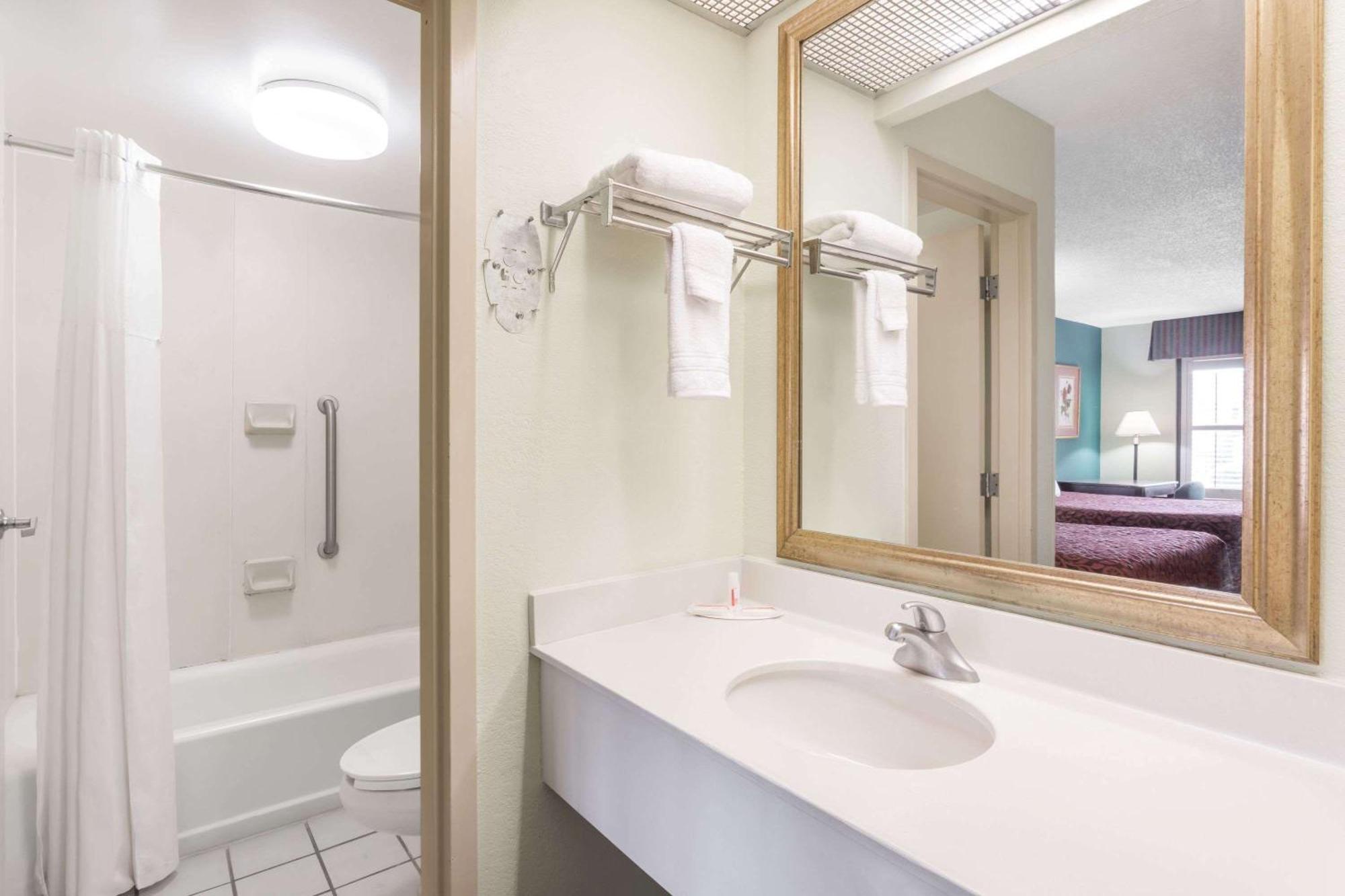 Double Room with Two Double Beds - Smoking
