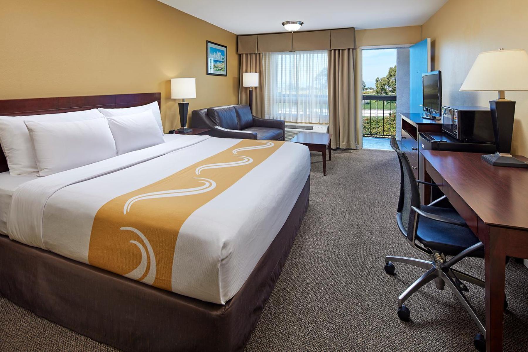 Standard Room 1 King Bed Accessible Tub Non Smoking