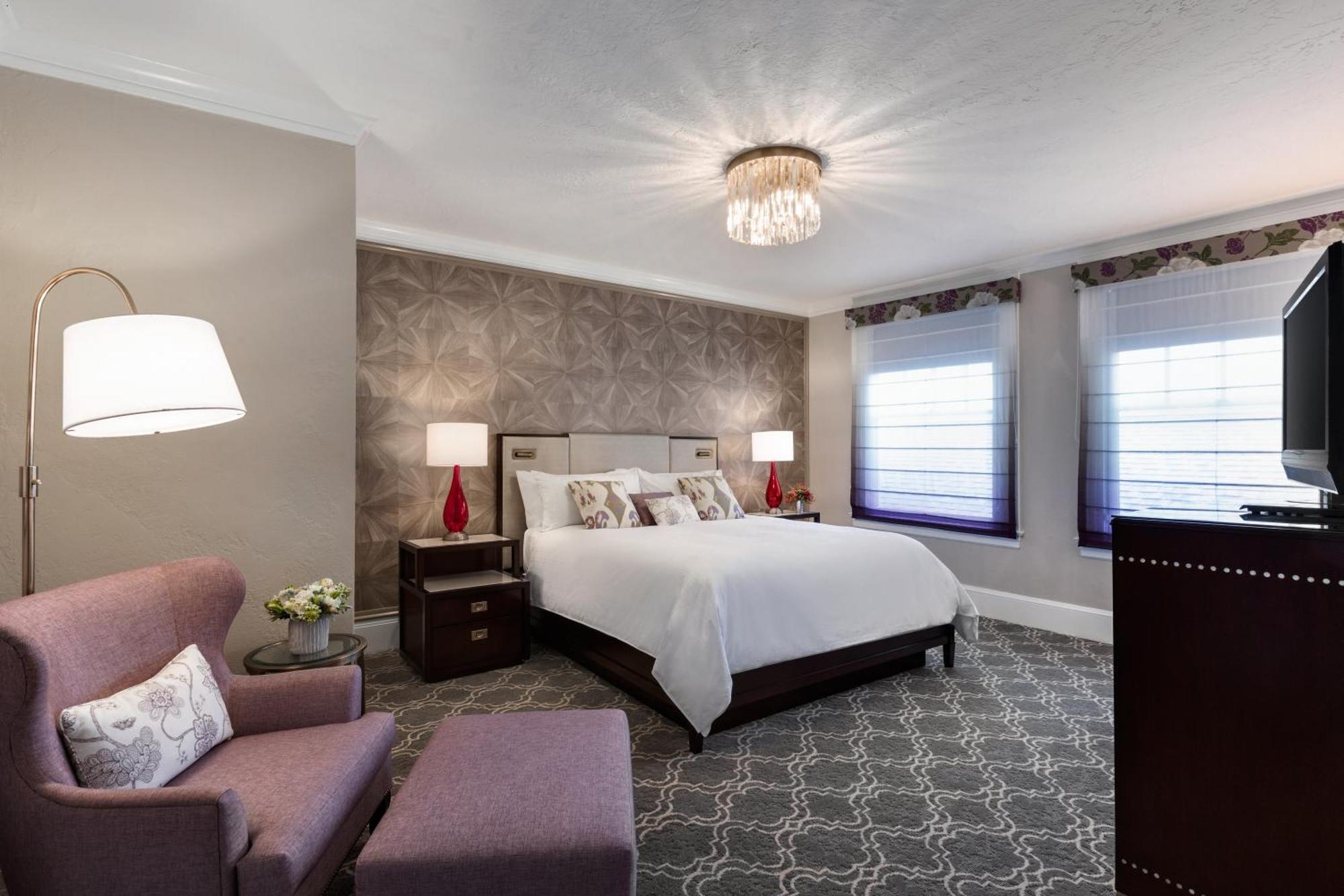 Deluxe King Room Bay View