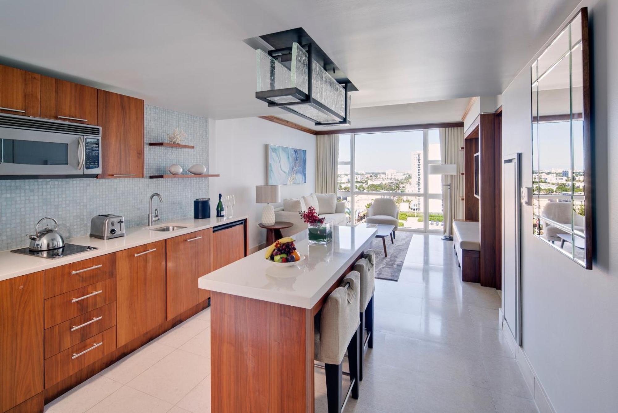 One-Bedroom Apartment King Bed City View Accessible