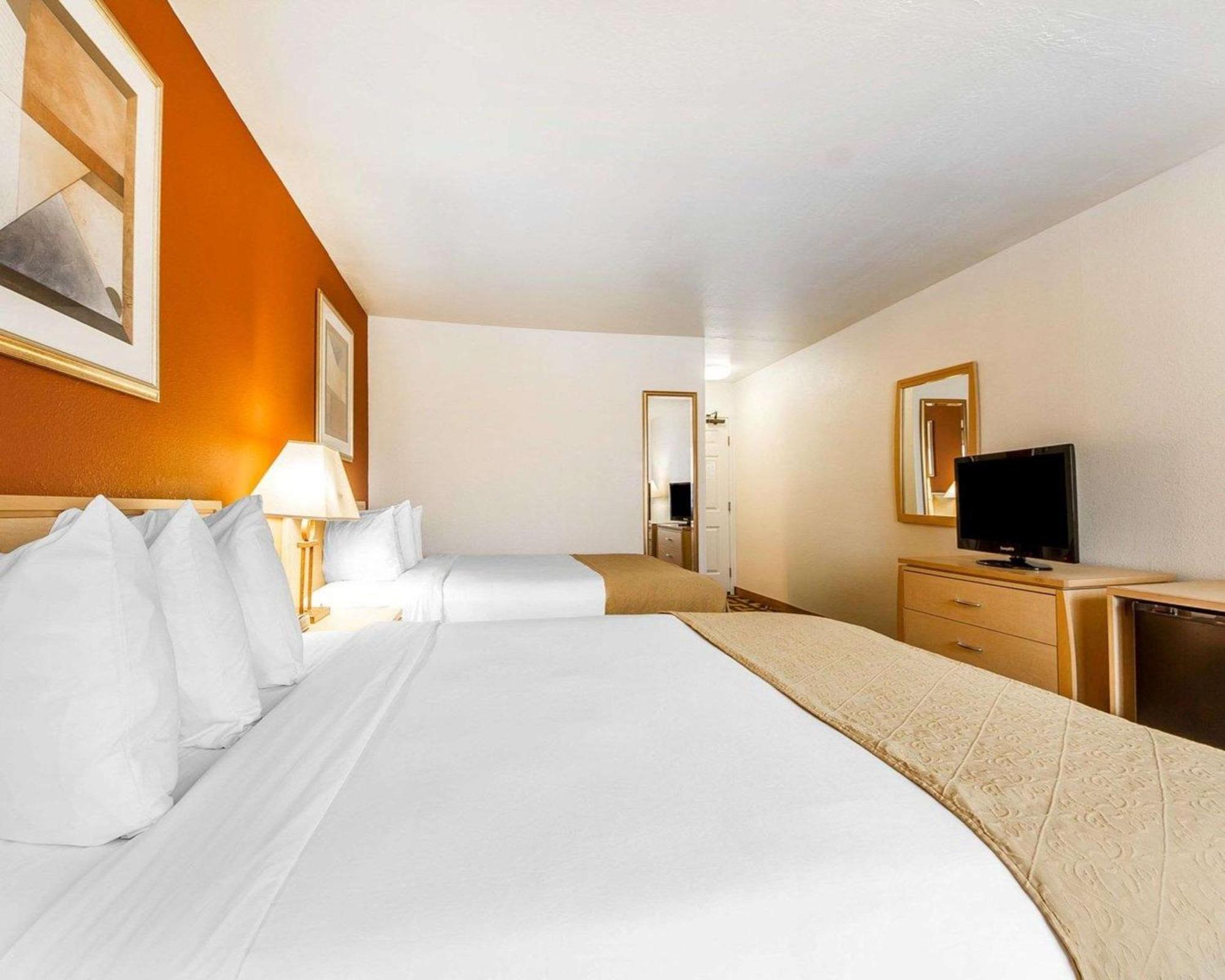 Queen Room Two Queen Beds Non-Smoking