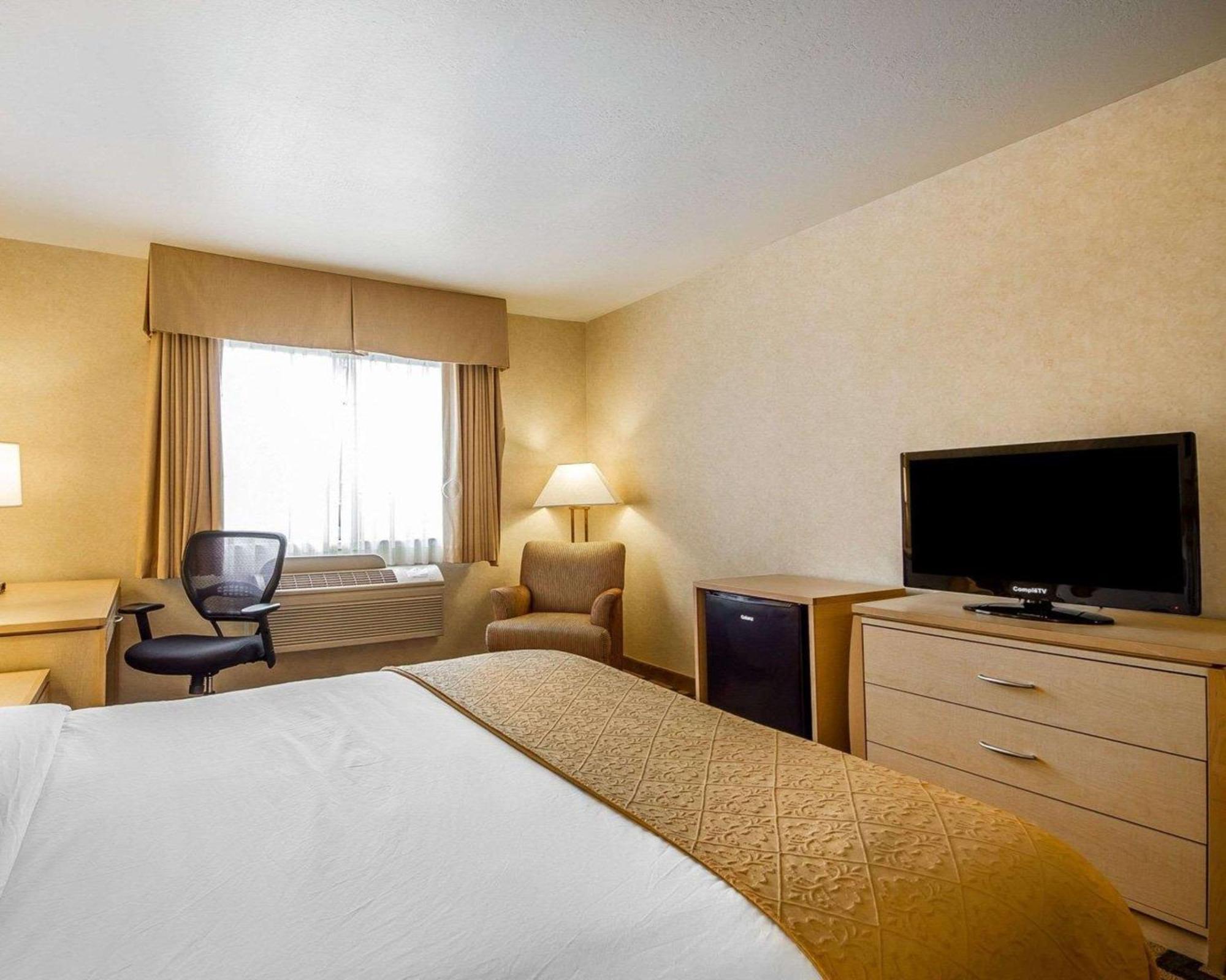 Superior Queen Room Accessible or Non-Smoking