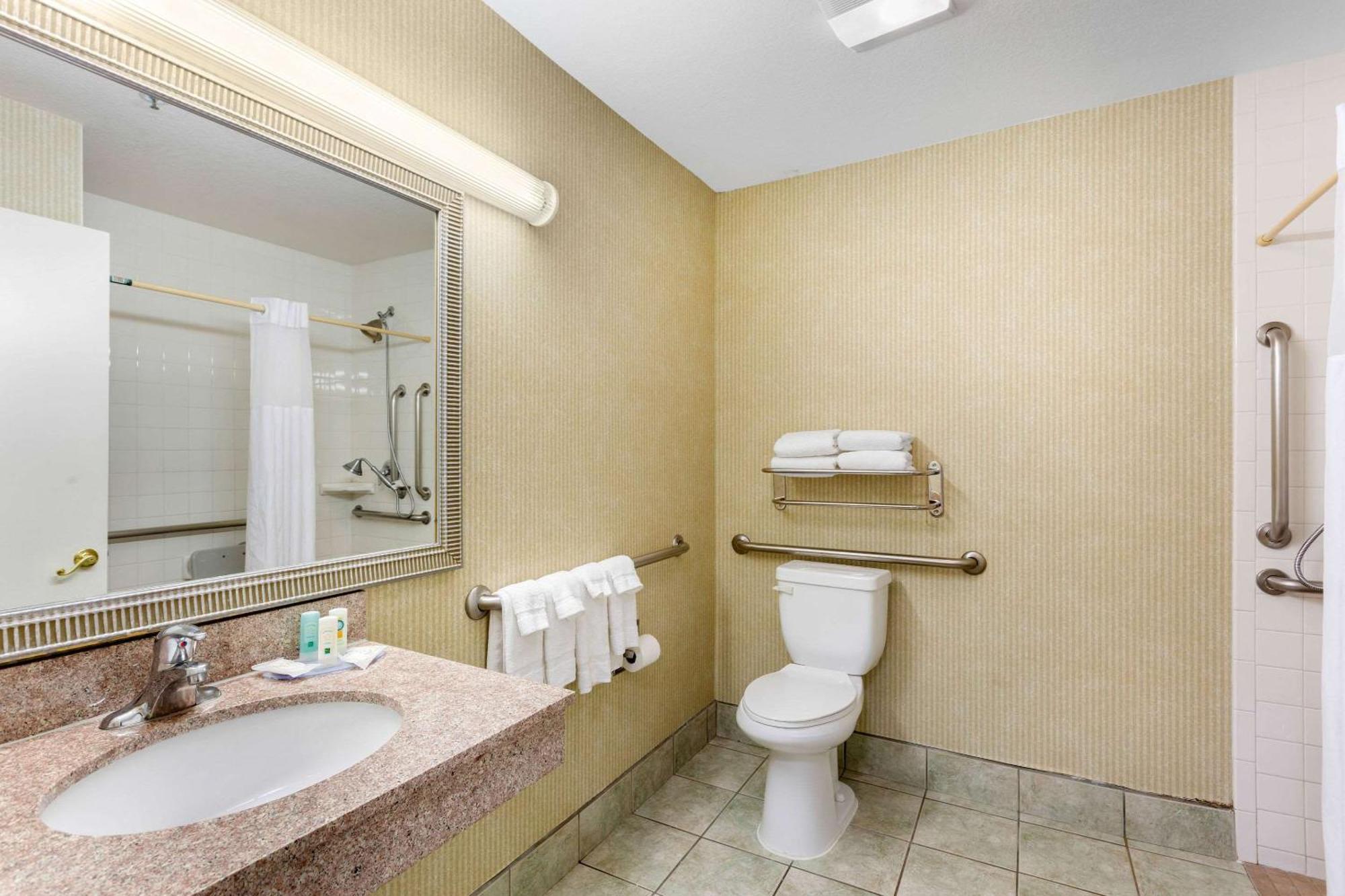 Accessible Room 2 Queen Beds Roll Shower Non Smoking