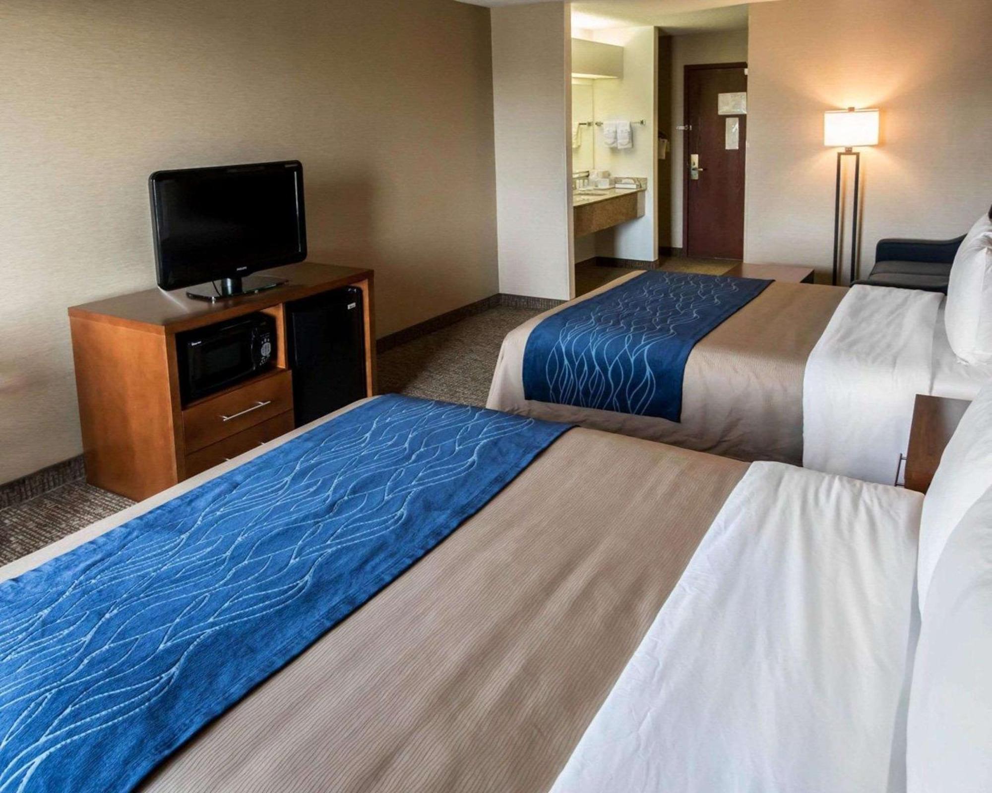 Queen Room Two Queen Beds Non-Smoking