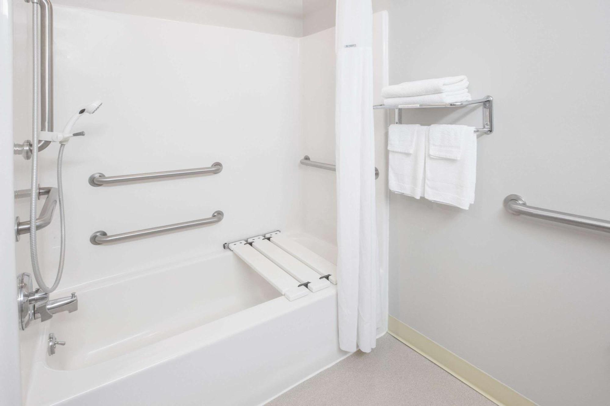 One-Bedroom Suite Disability Access or Non-Smoking