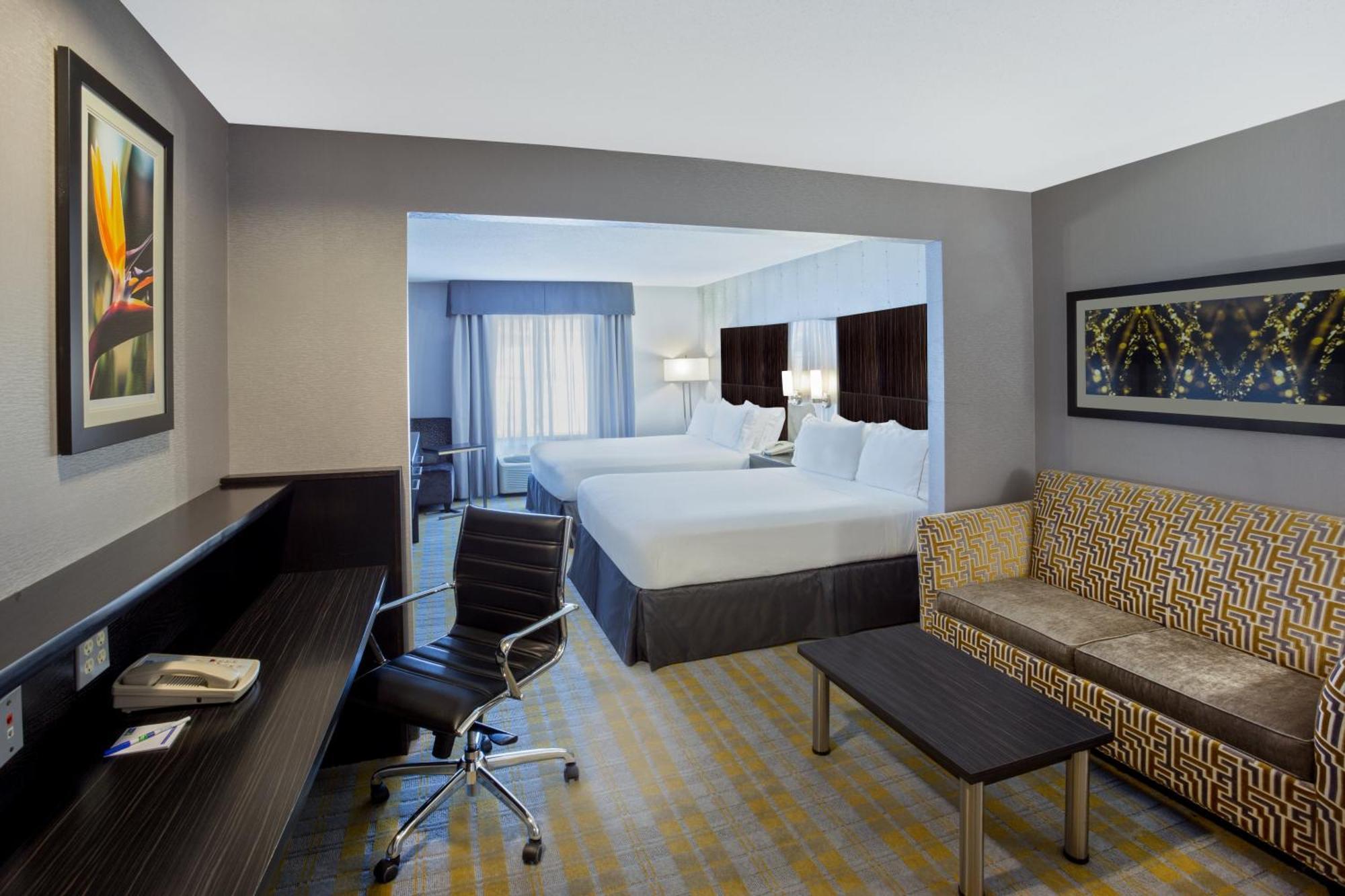 Queen Suite with Two Queen Beds