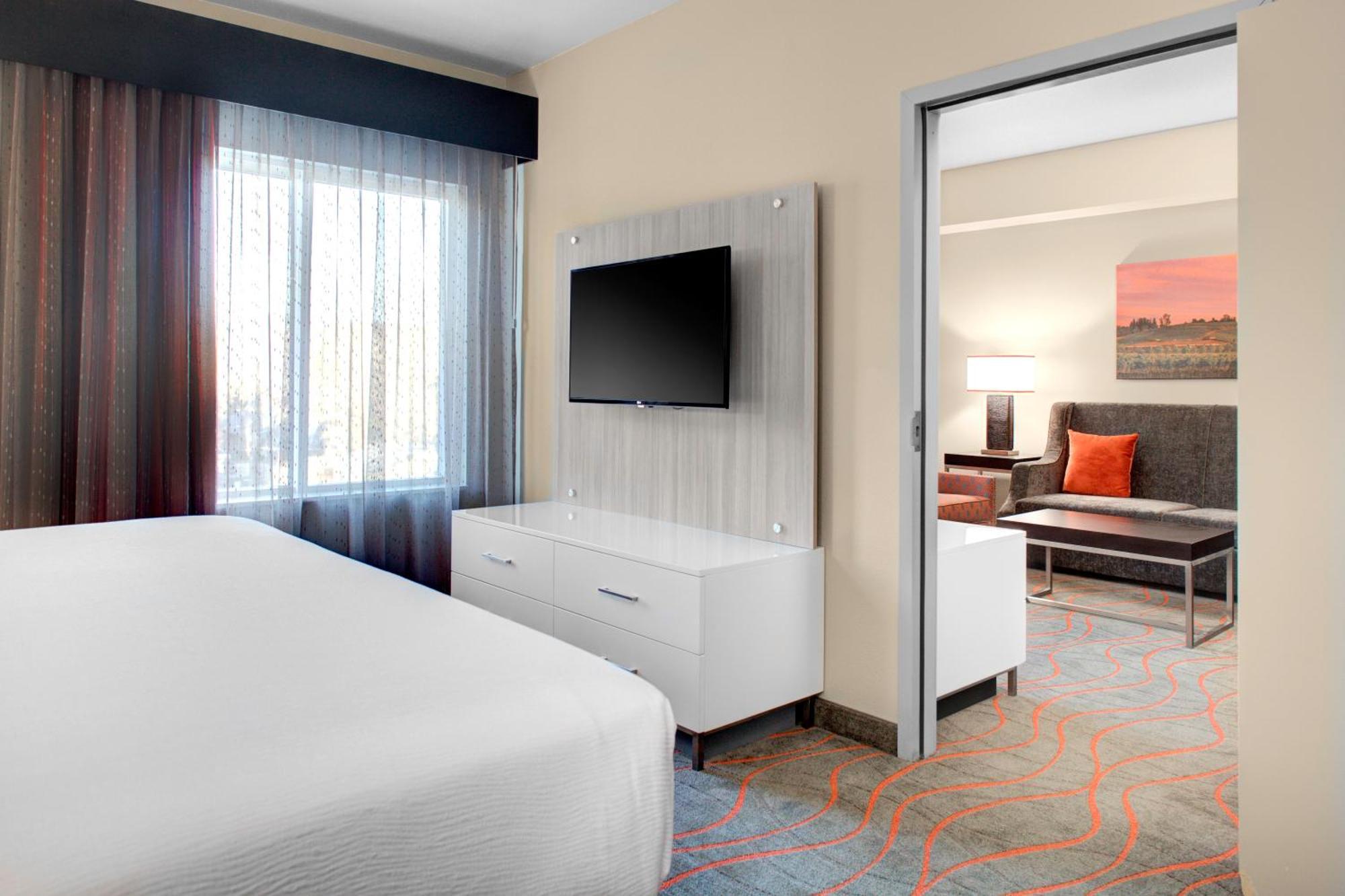 King Suite Jetted Tub