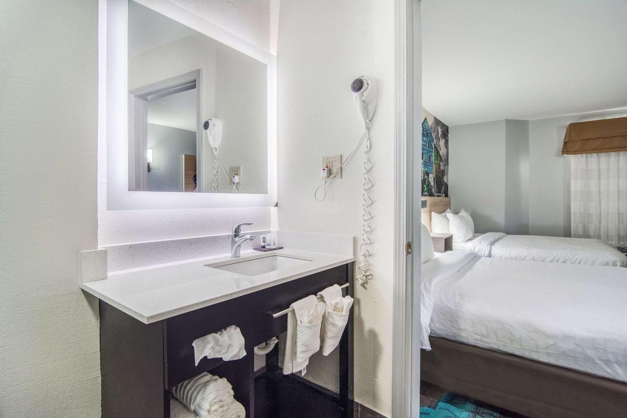 Standard Queen Room with Two Queen Beds - Non-Smoking
