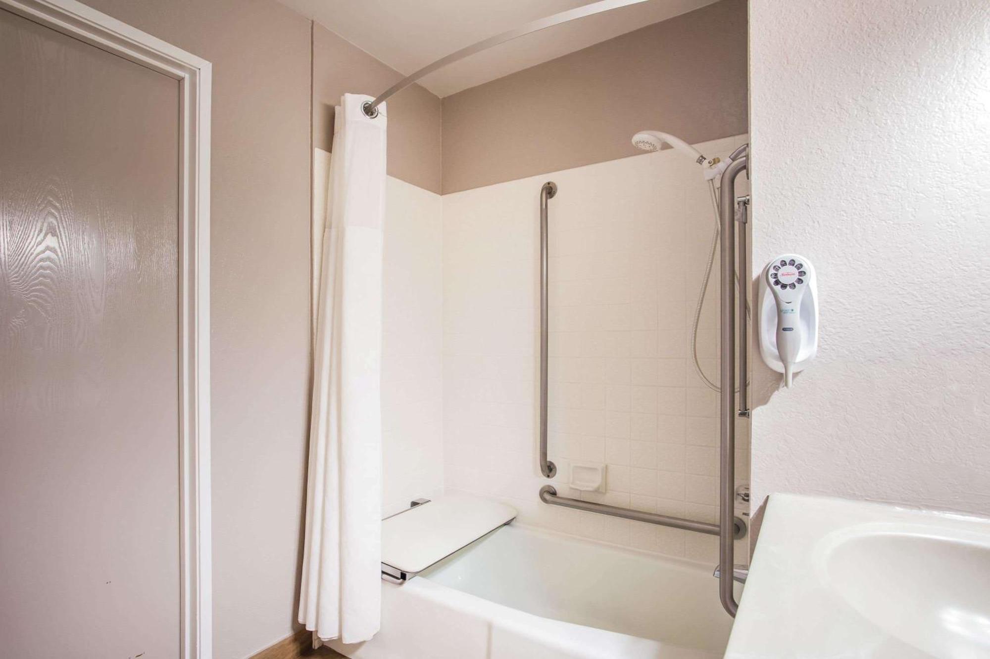 Queen Room Mobility or Hearing Access Non-Smoking