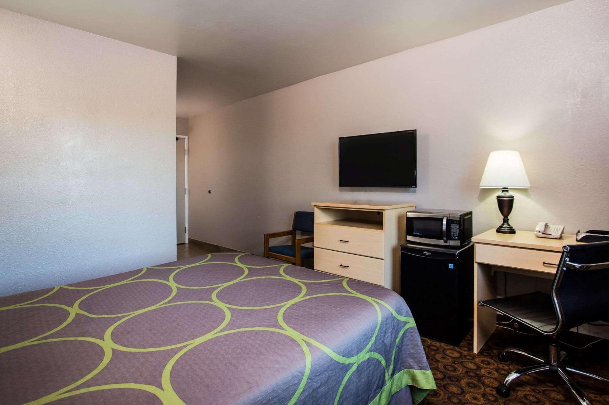 Queen Room Mobility or Hearing Access Non-Smoking