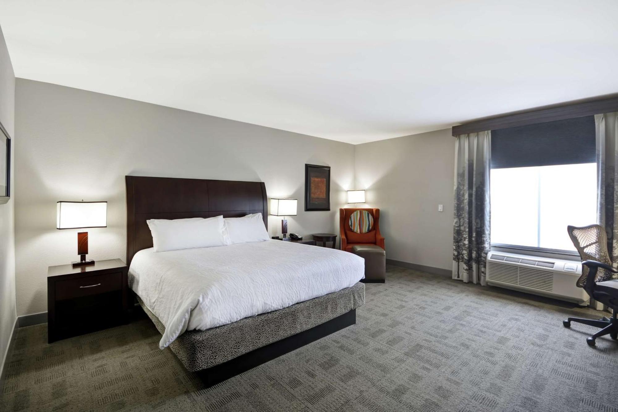 King Room with Roll-In Shower - Mobility Access