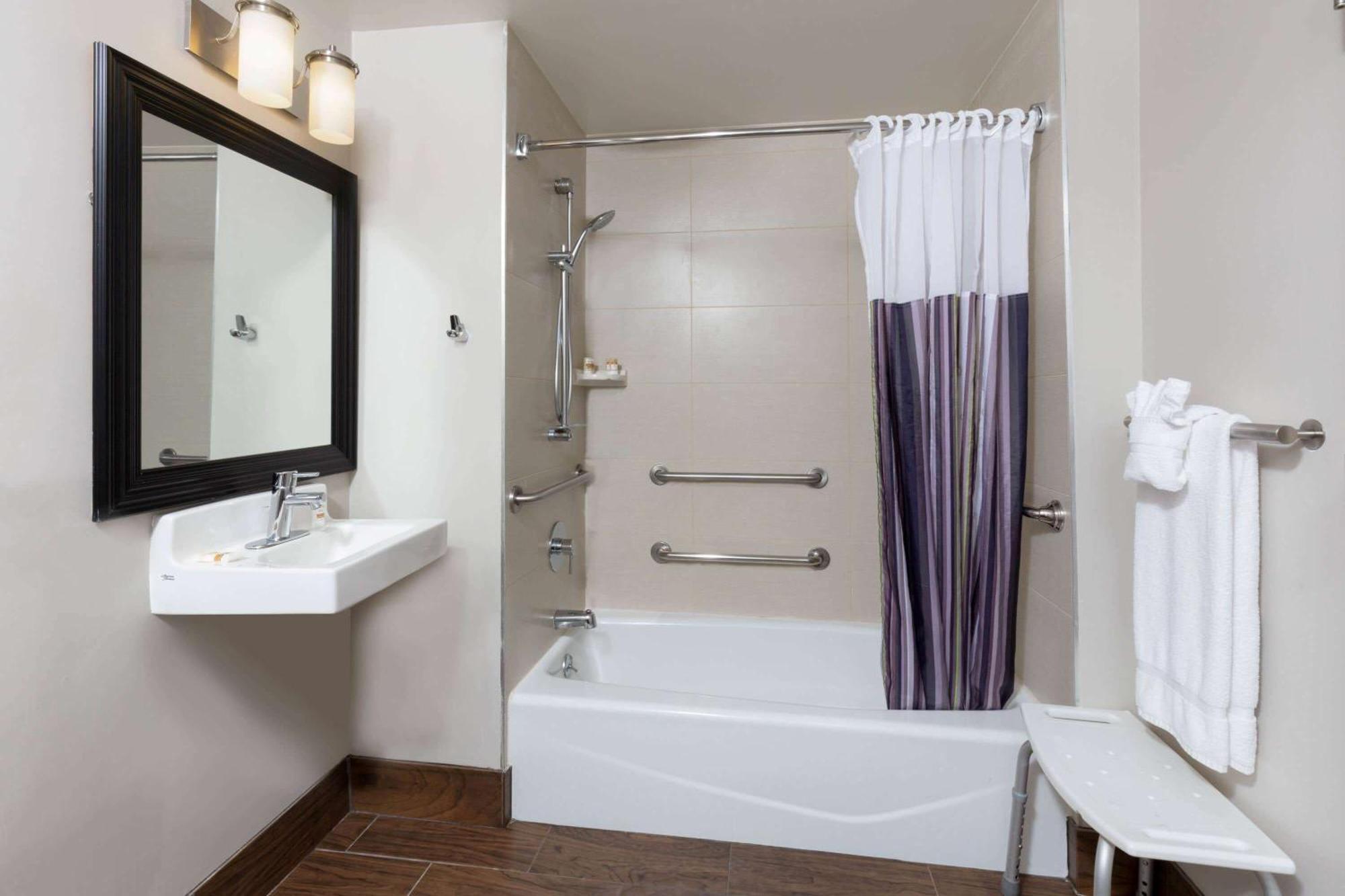 Double Room Mobility or Hearing Accessible Non-Smoking