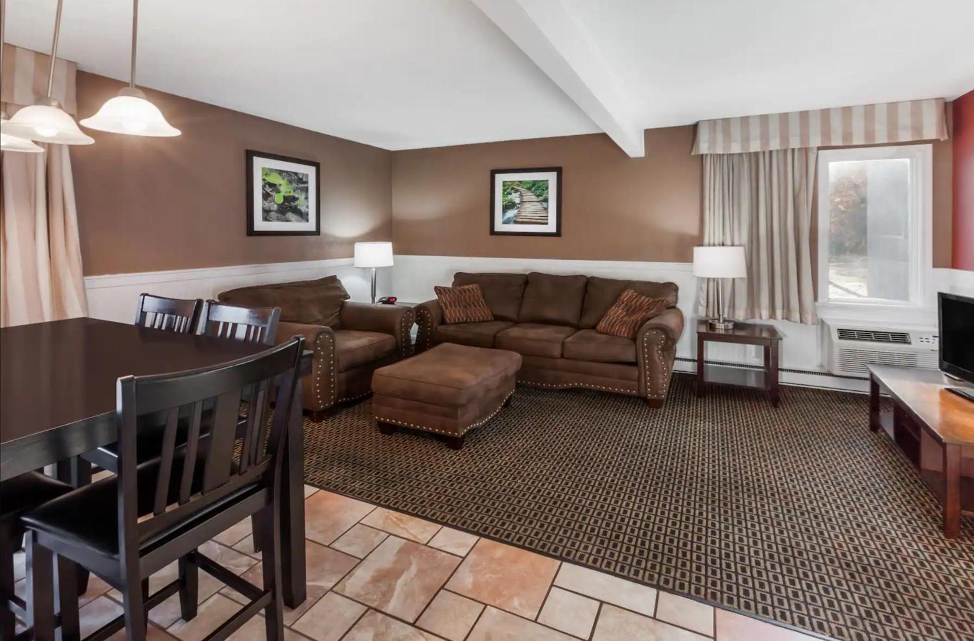 Two-Bedroom Studio Kitchenette Balcony Stairway Access or Non-Smoking,1276849957:JPEG
