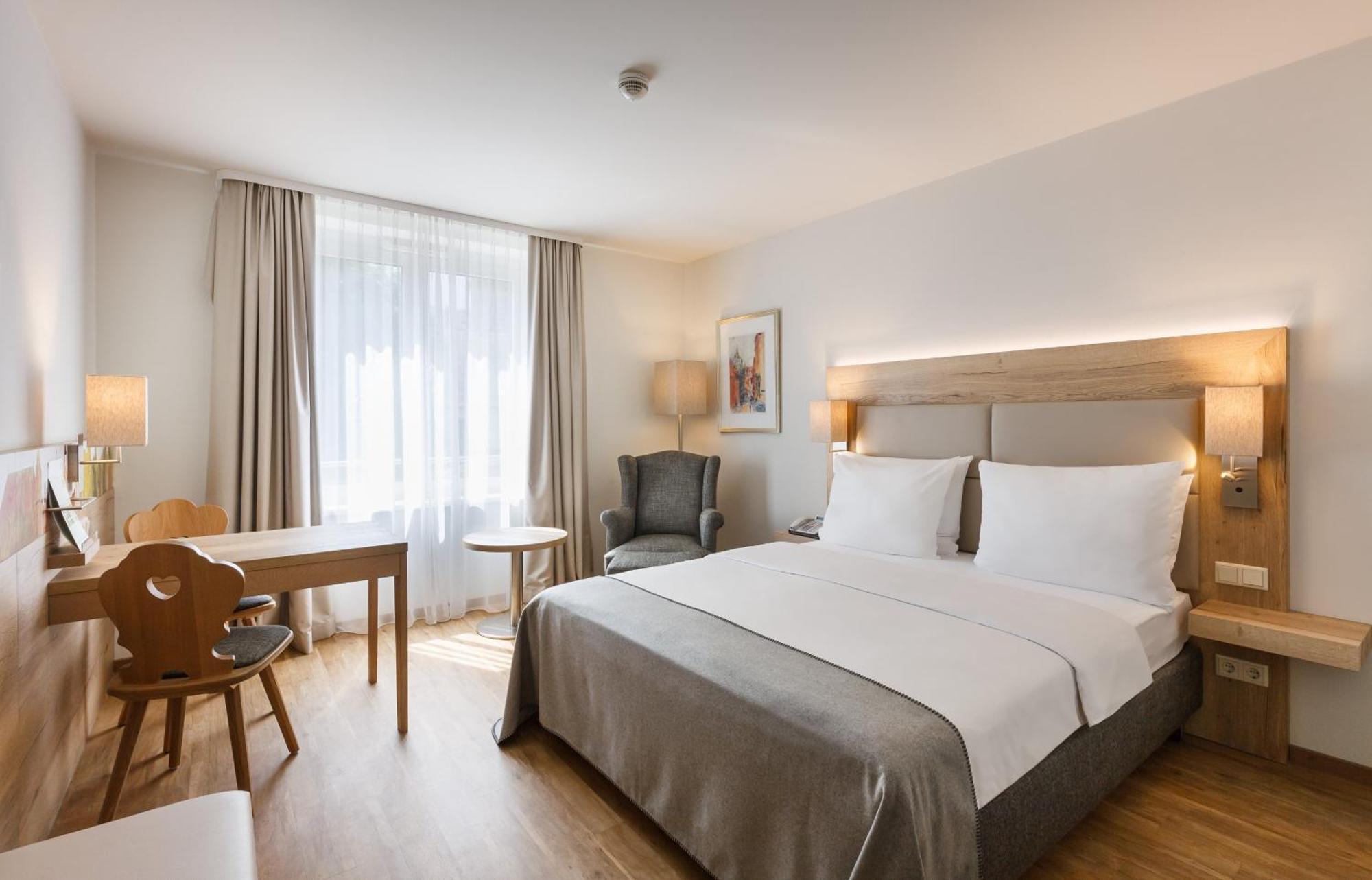 Standard Queen Room