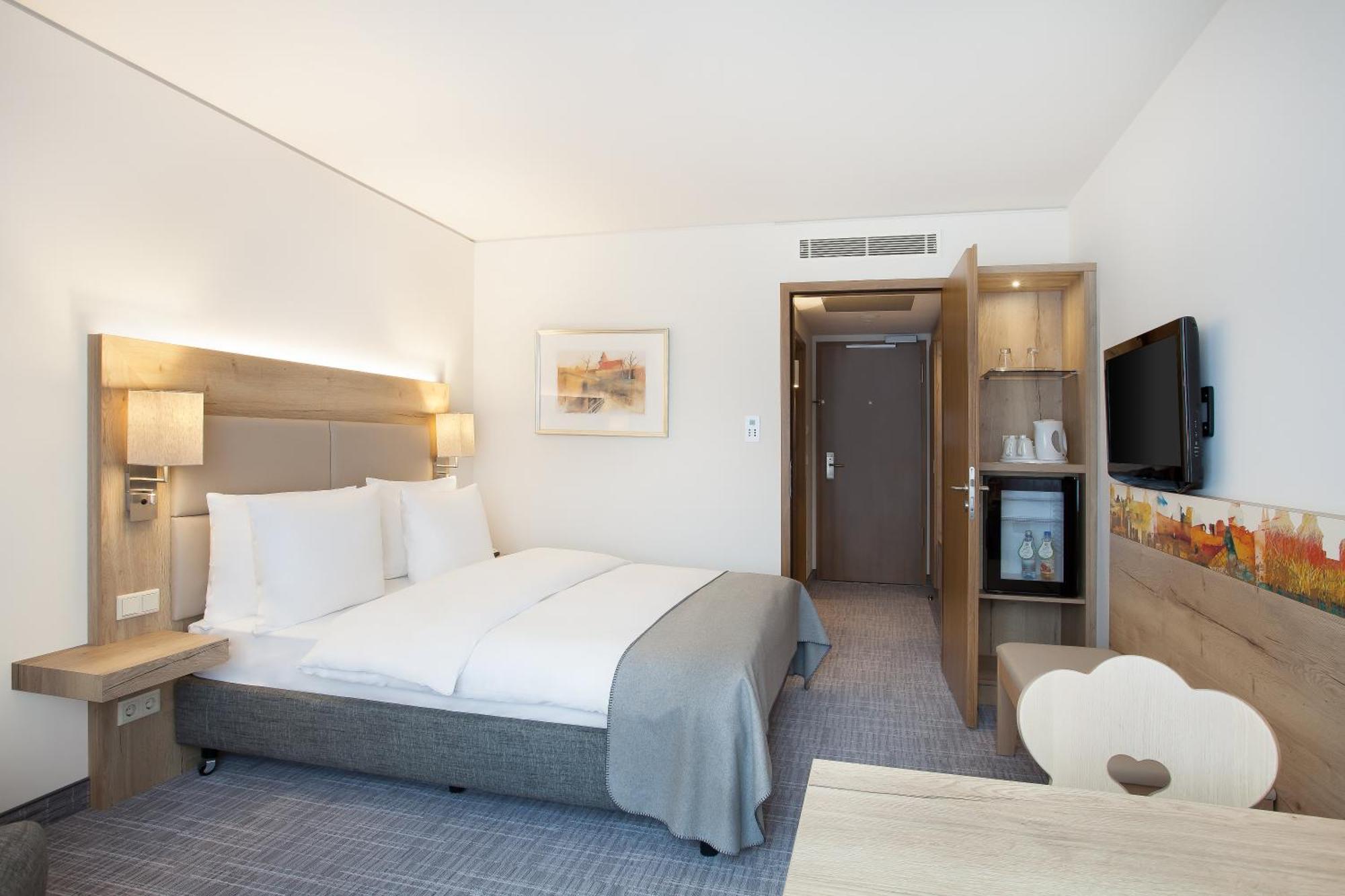 Standard Queen Room