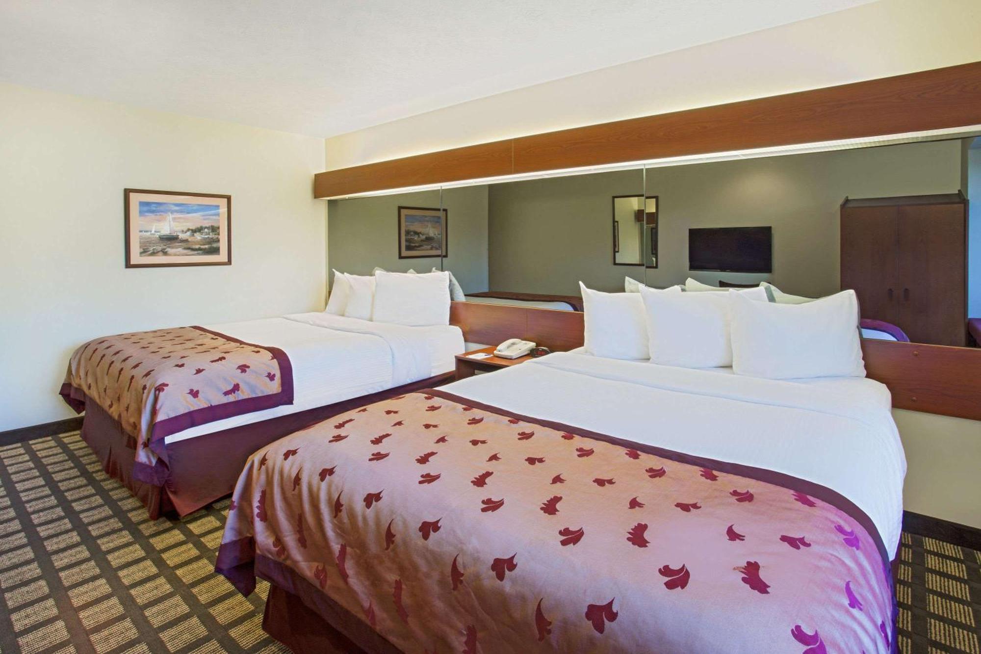 Queen Room Two Queen Beds Non-Smoking