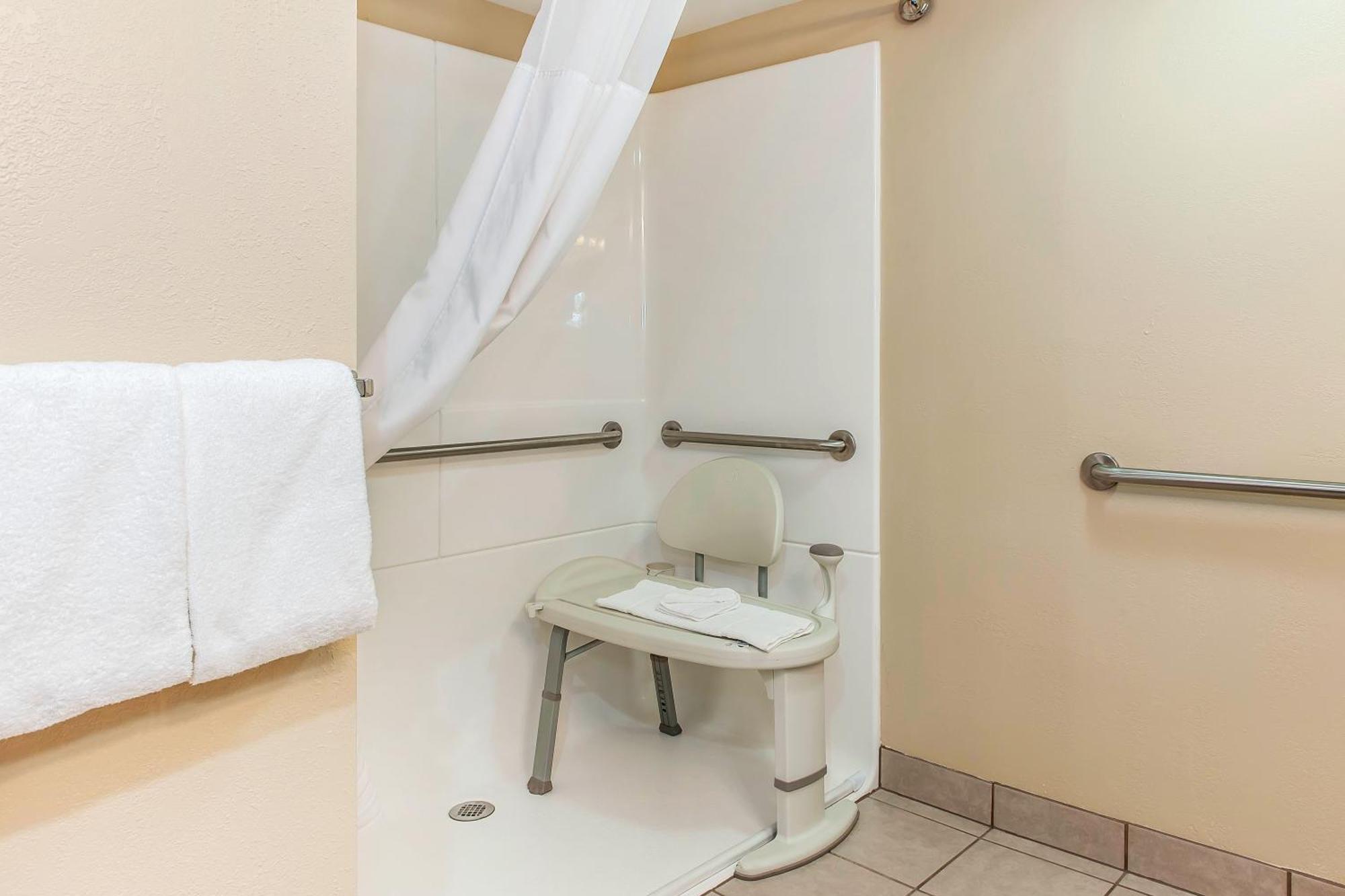 Queen Room Accessible or Nonsmoking