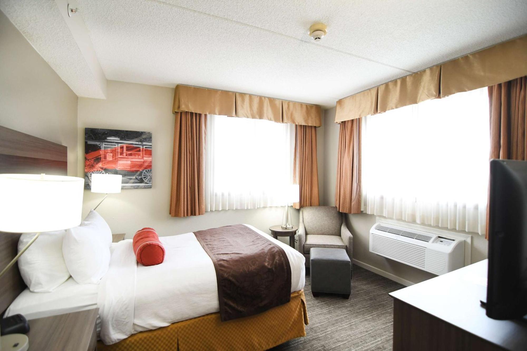 Two-Room Suite Three Double Beds Non-Smoking