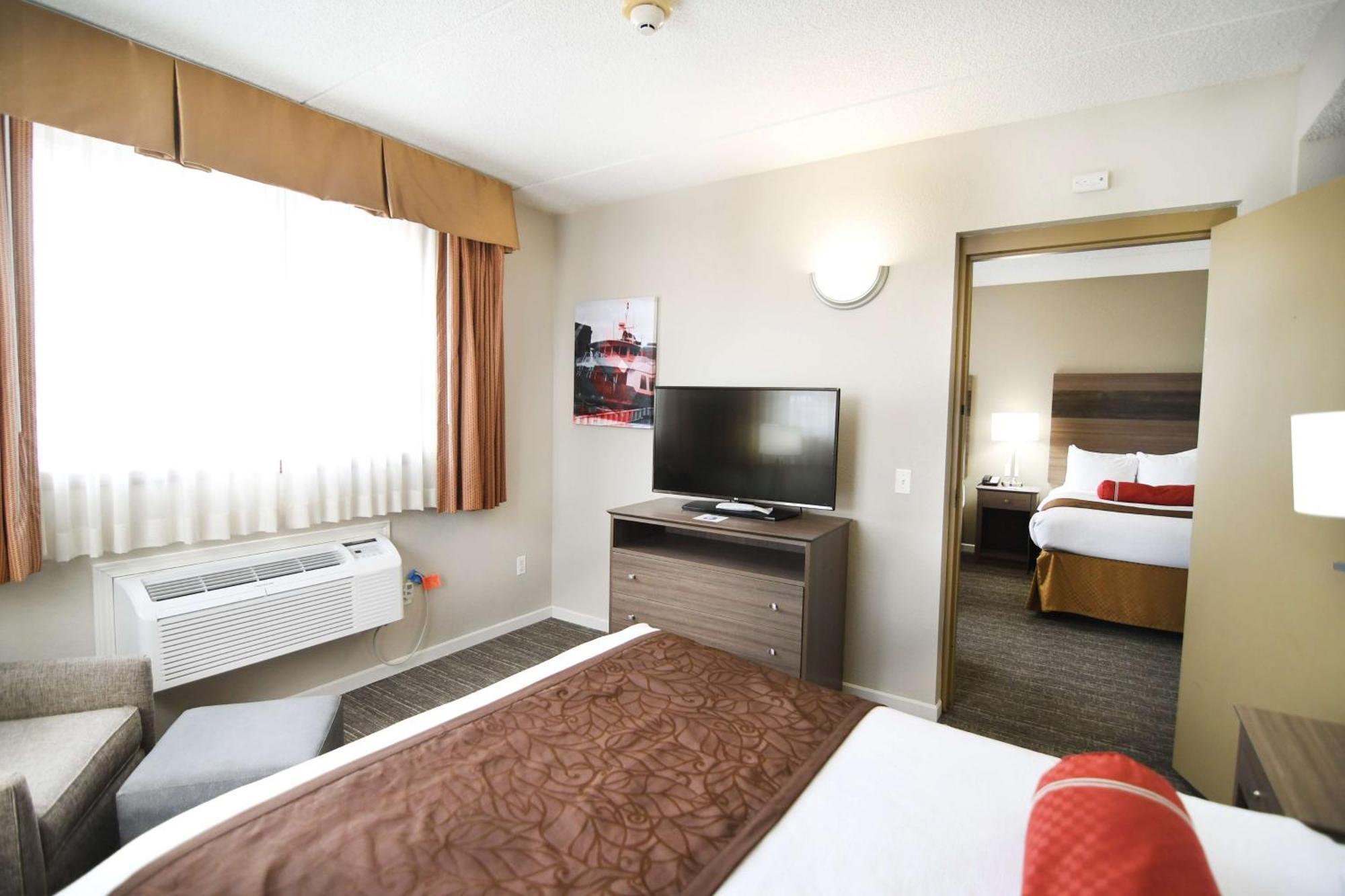 Two-Room Suite Three Double Beds Non-Smoking
