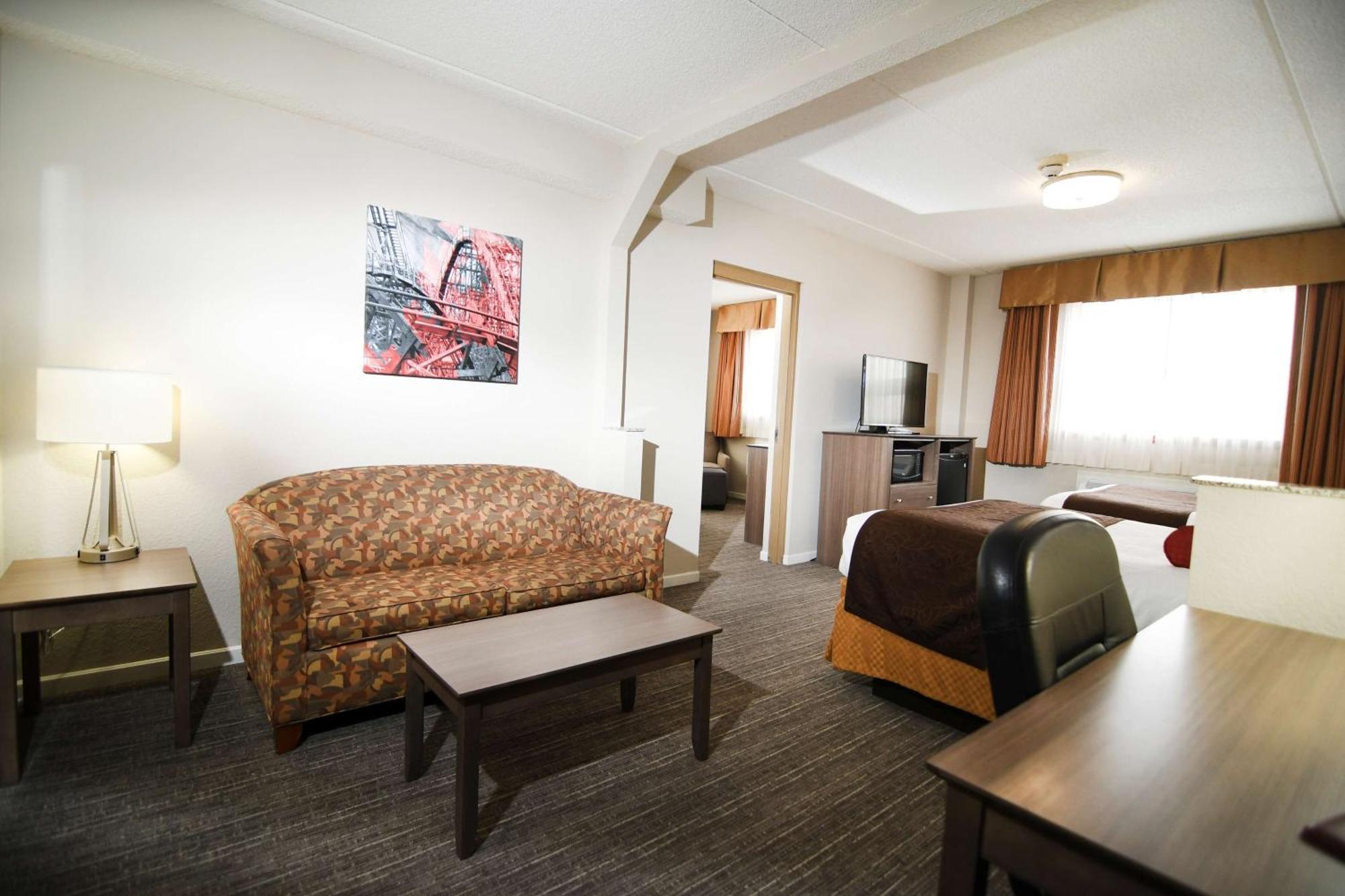 Two-Room Suite Three Double Beds Non-Smoking