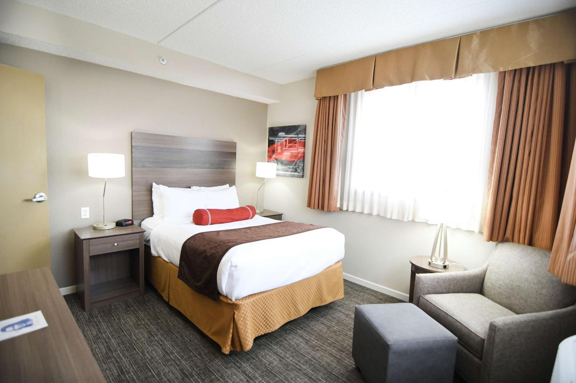 Two-Room Suite Three Double Beds Non-Smoking