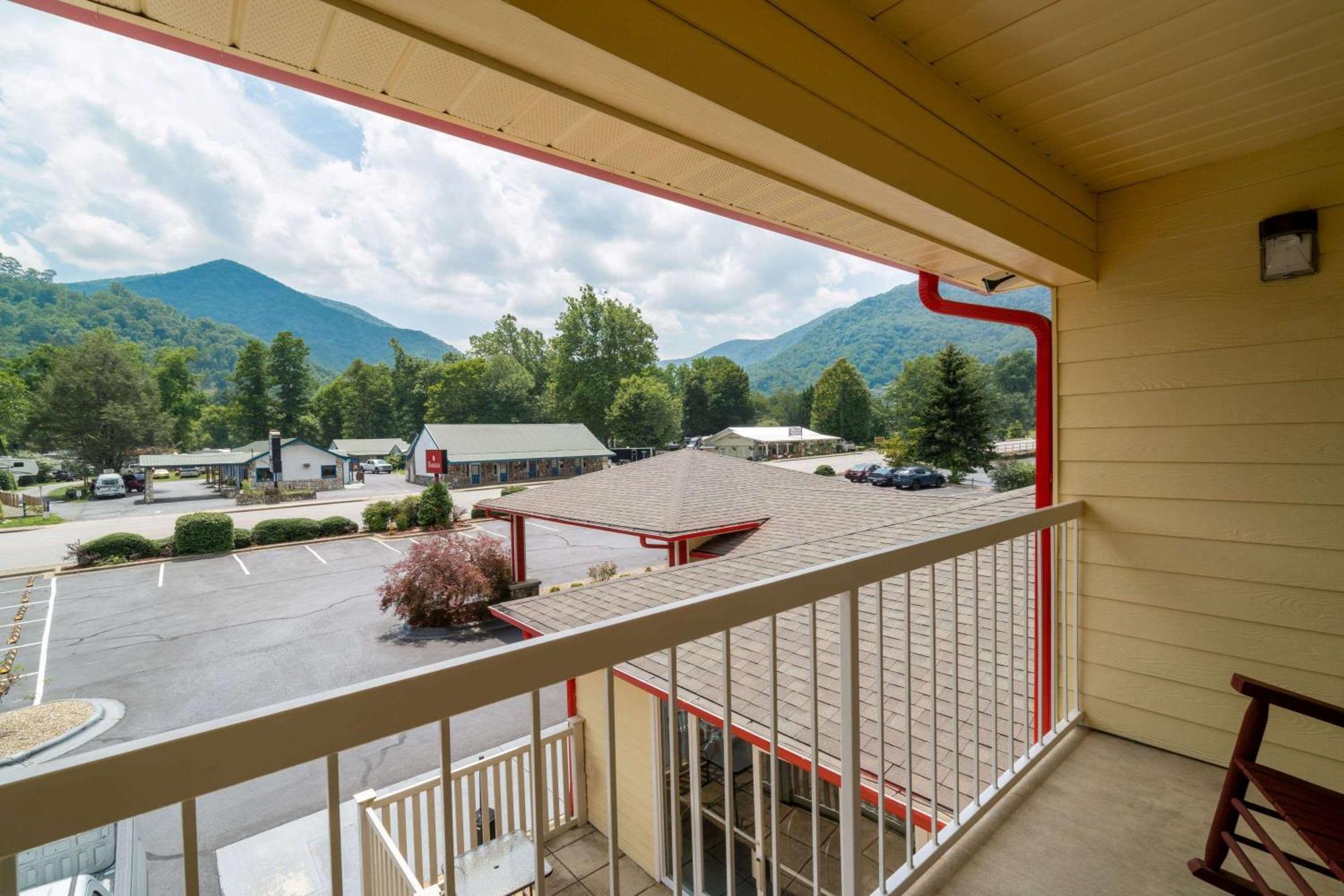 King Room Mountain View Accessible or Non-Smoking