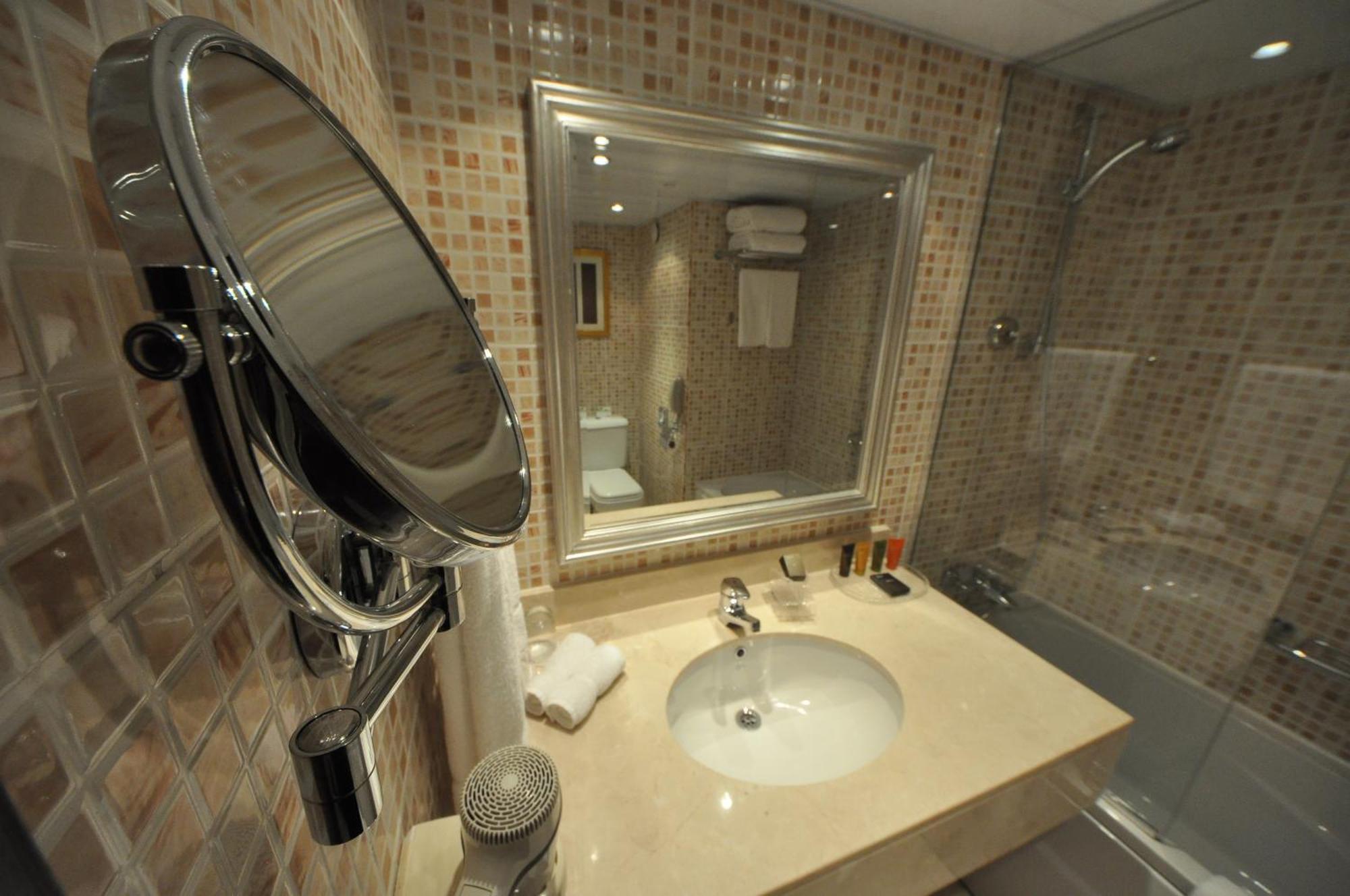 Standard Double or Twin Room Garden View