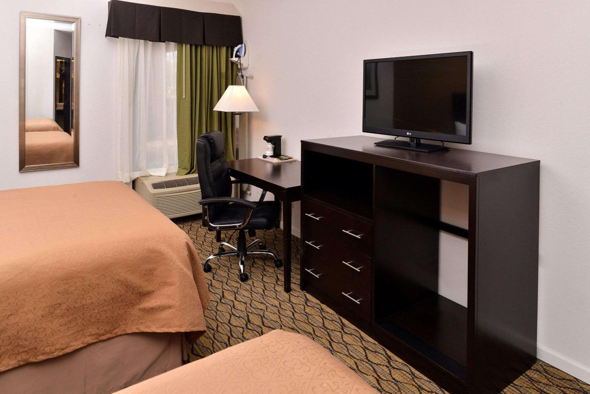 Queen Room Two Queen Beds