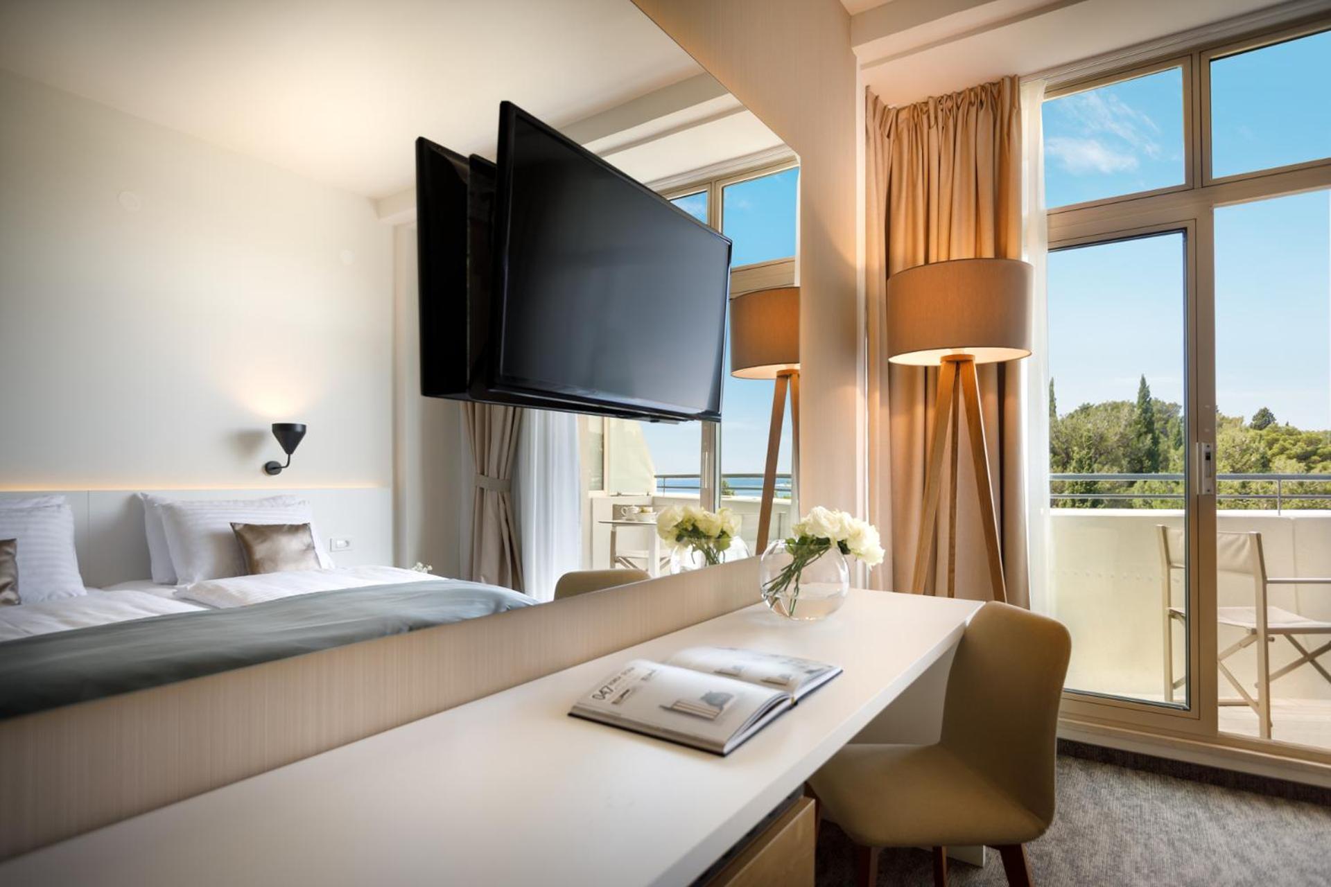 Doppelzimmer mit seitlichem Meerblick und Balkon