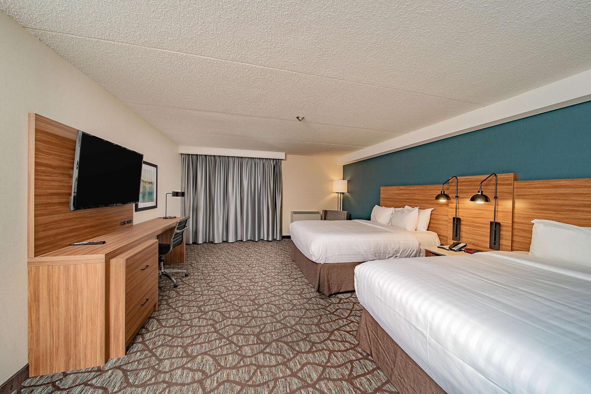 Queen Room Two Queen Beds No View Non-Smoking Tower B