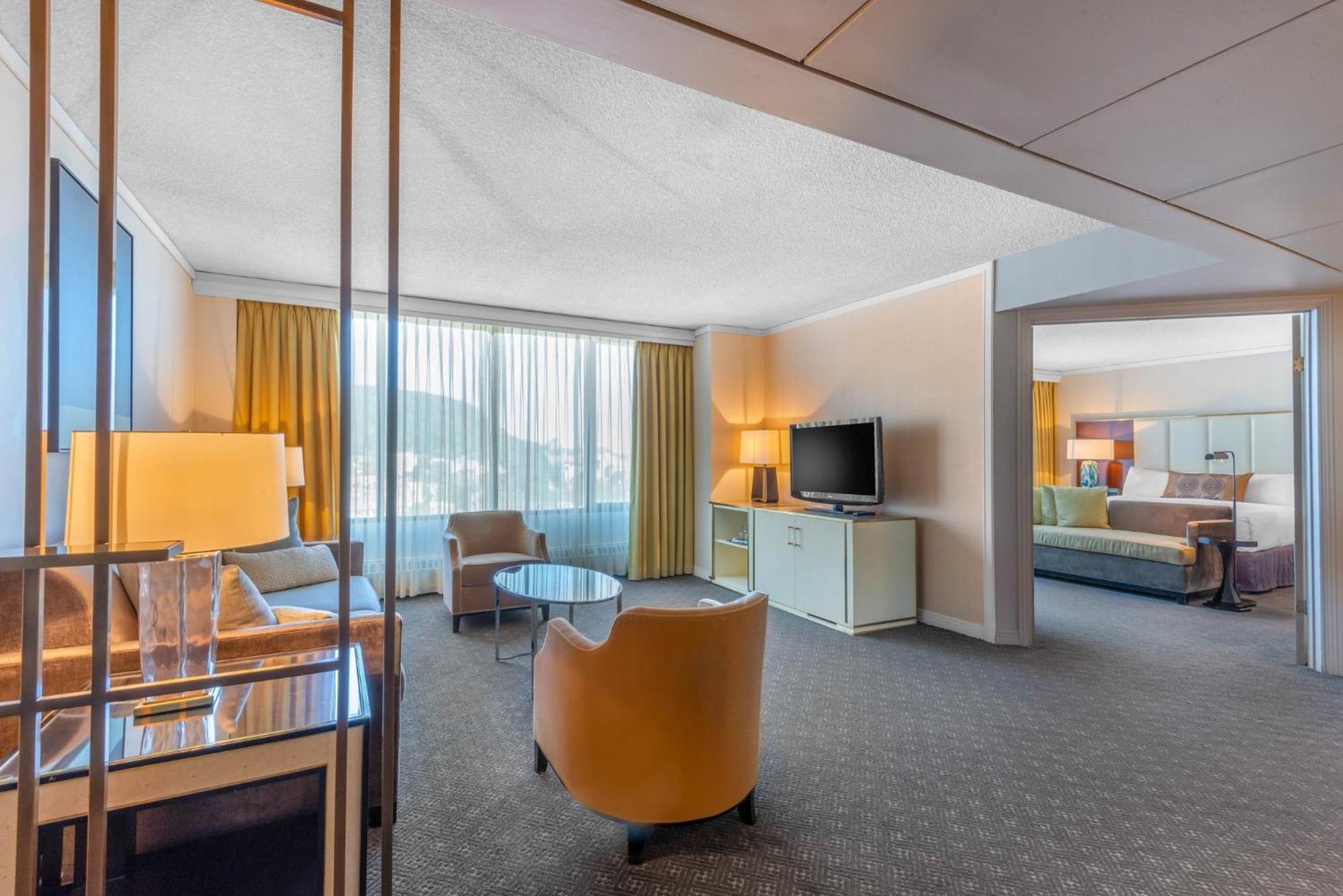 Omni Suite – 1 King bed Sofabed