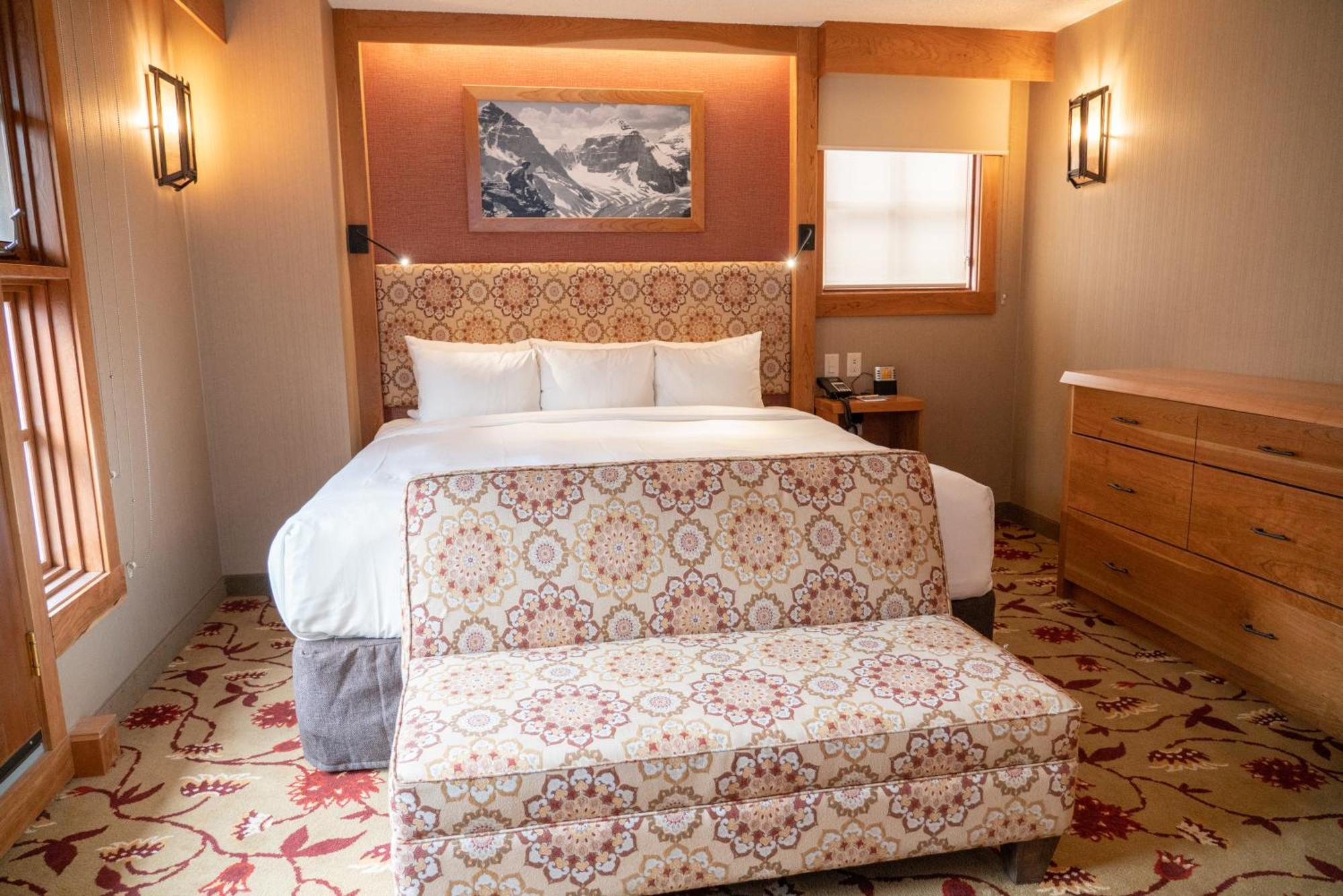 Suite met Kingsize Bed en Uitzicht op de Bergen