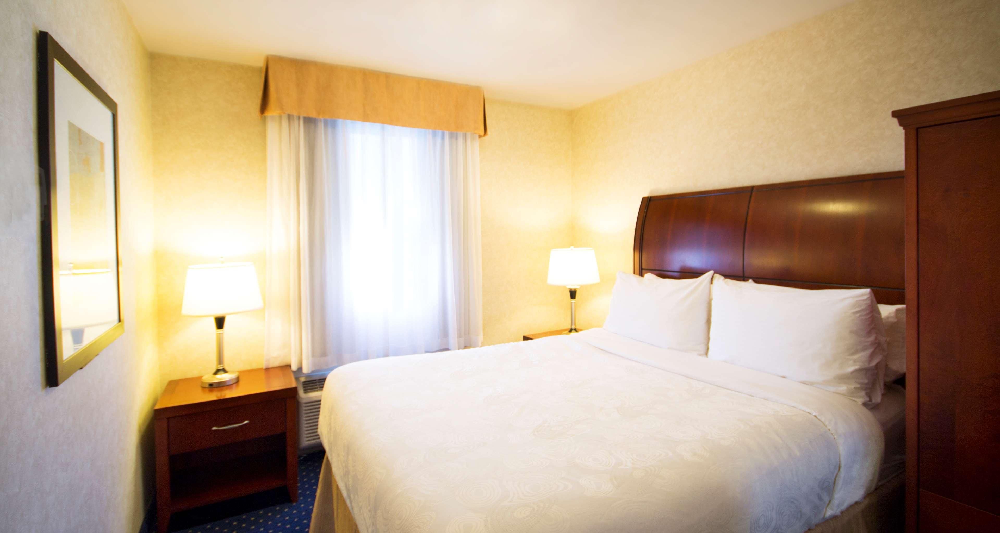 Queen Room Kitchenette