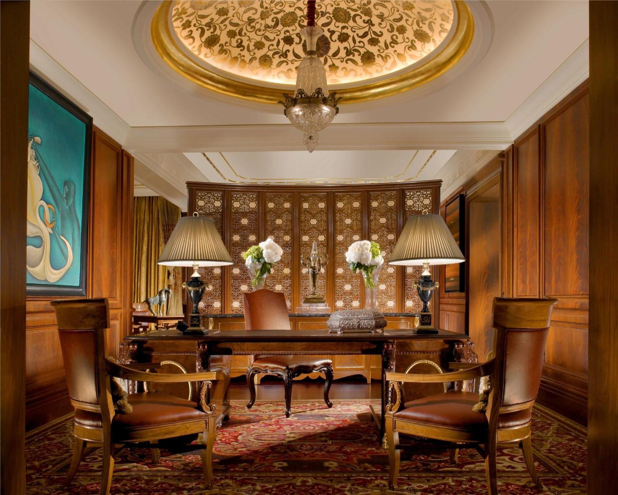 Royal Club Room Airport Transfers & Lounge Access including cocktail hours 2 hours guaranteed early check late check out