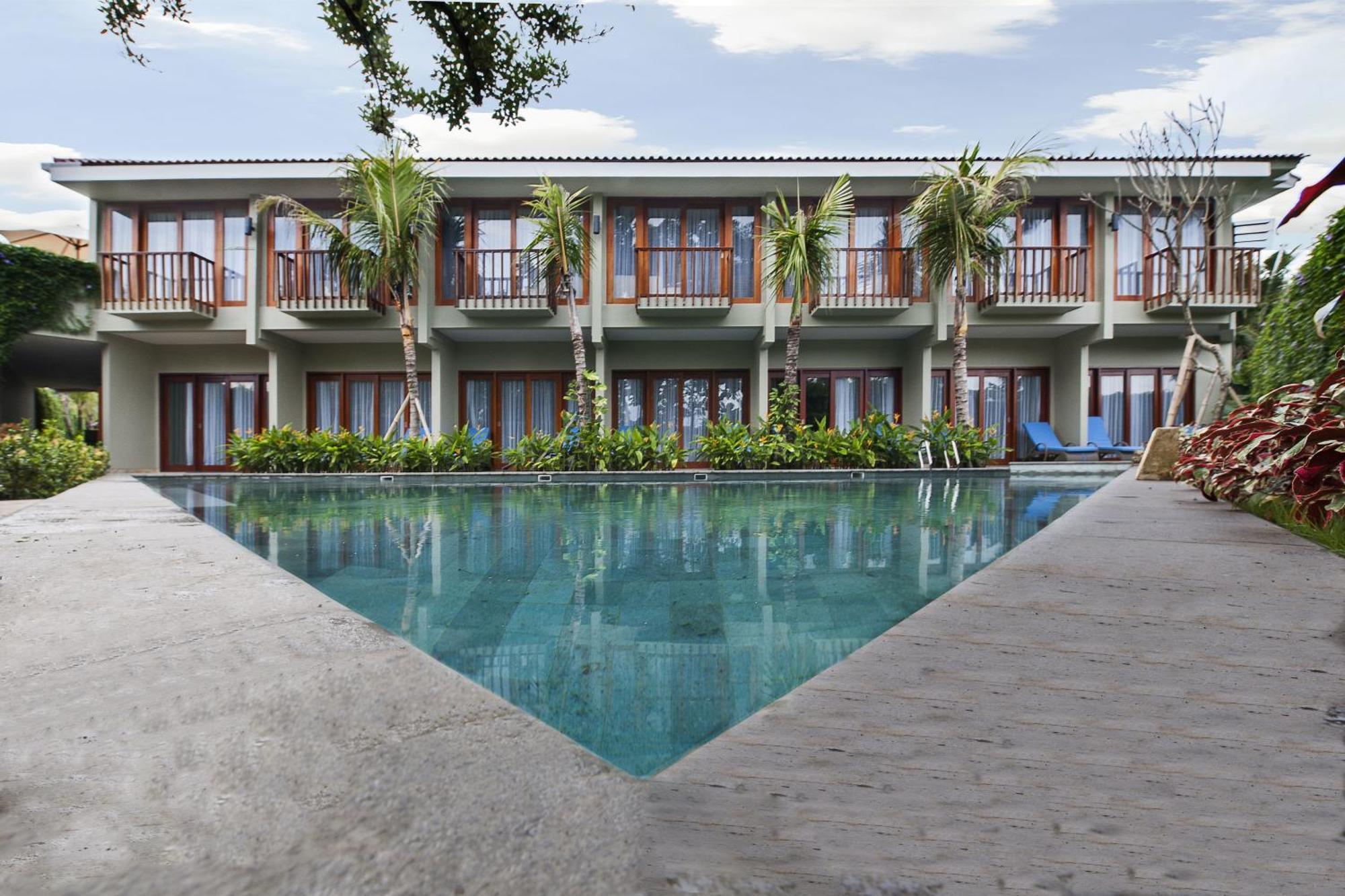 King Room Pool View