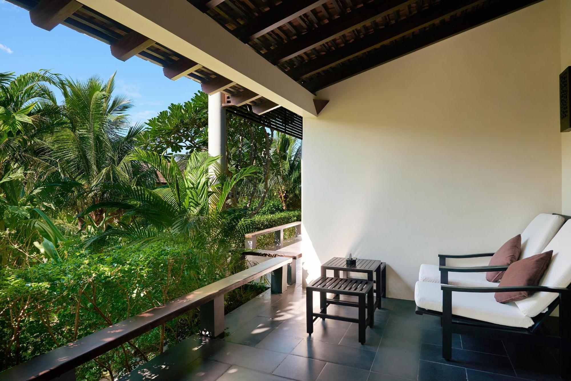 Premier Deluxe King Villa Garden View