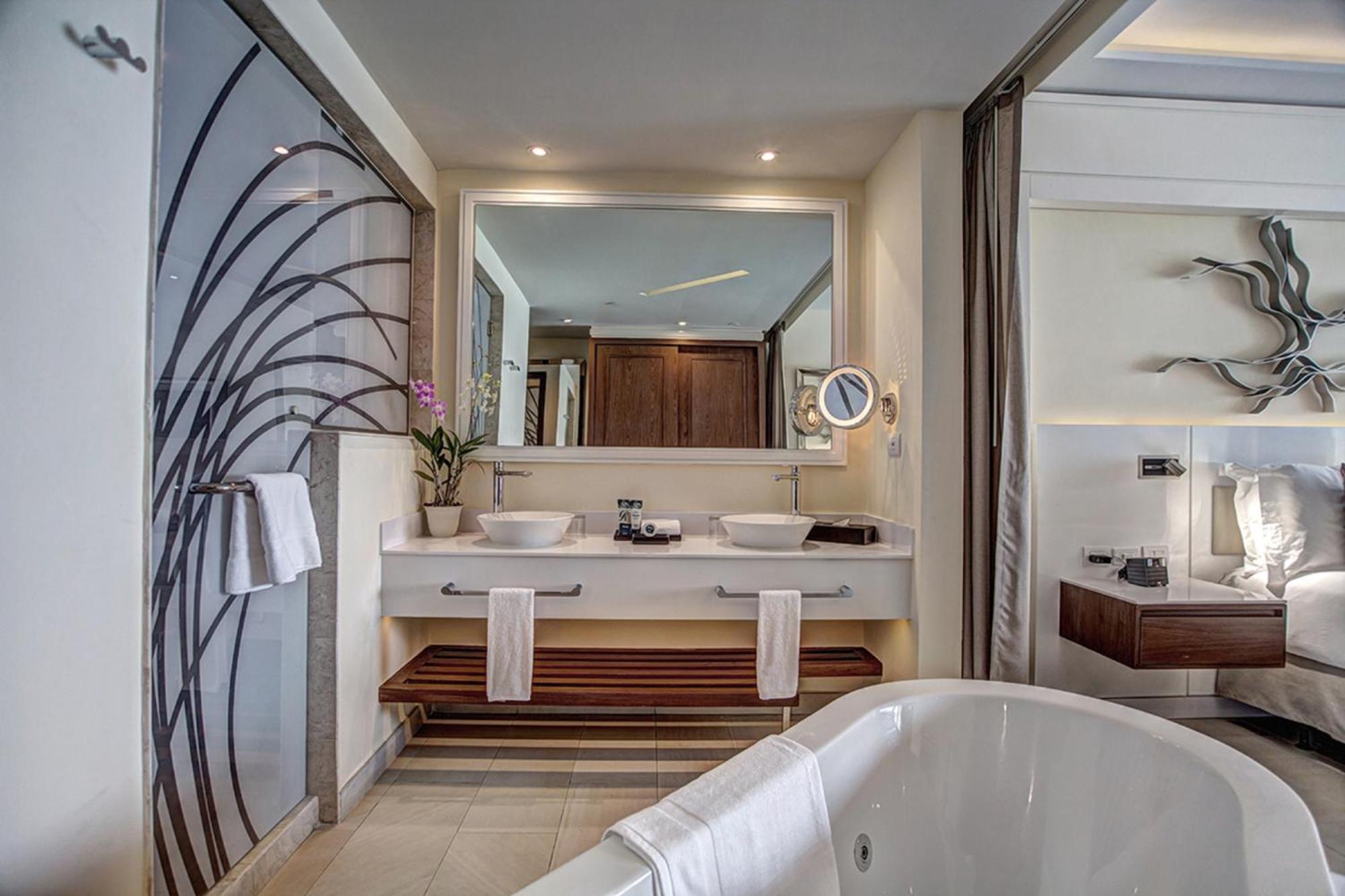 Sunset Swim out Suite