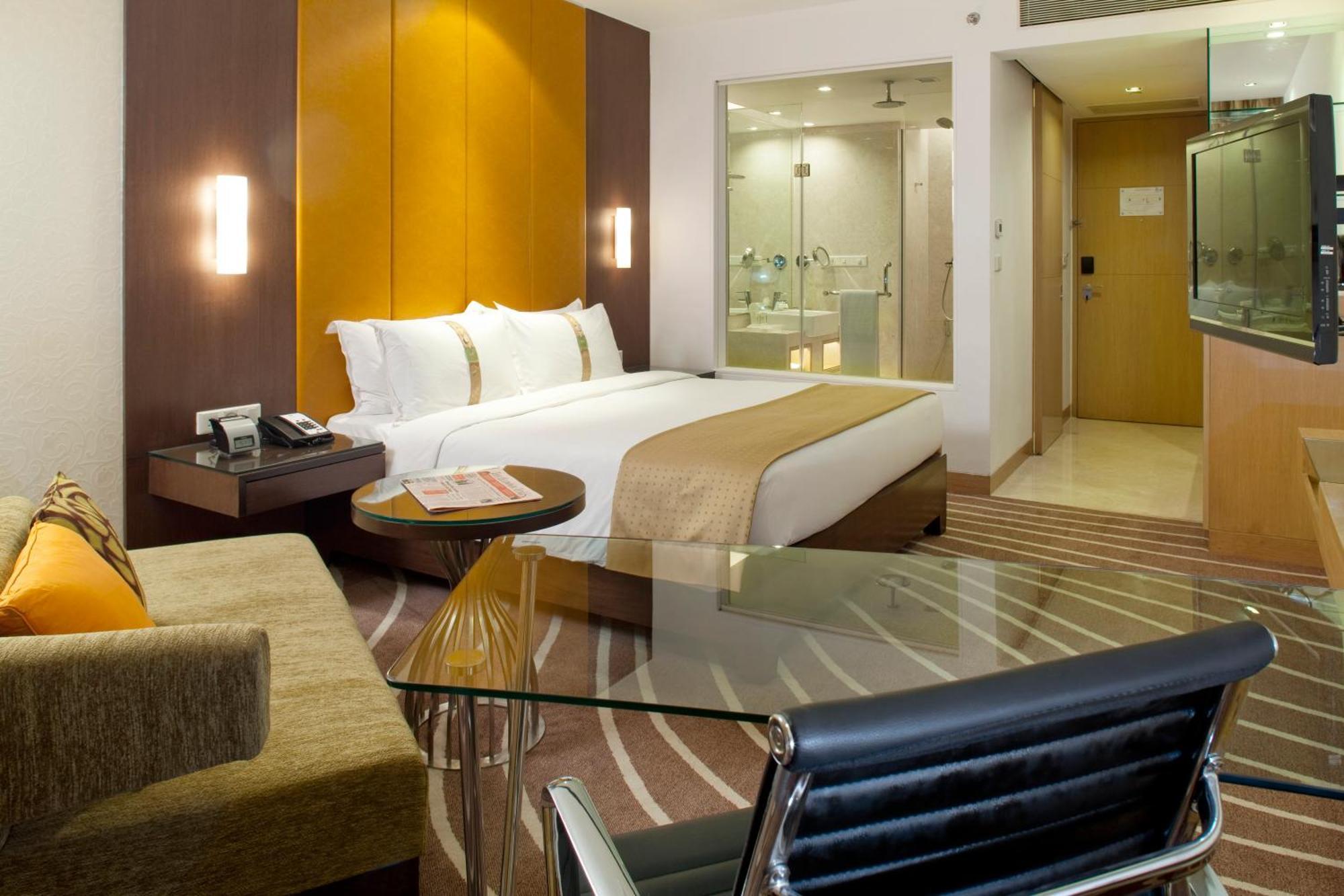 Standard King Room on Laundry Dining Spa Airport Transfers Happy Hour at 72 Bar buy 1 1 on select beverages from 7pm 9 PM