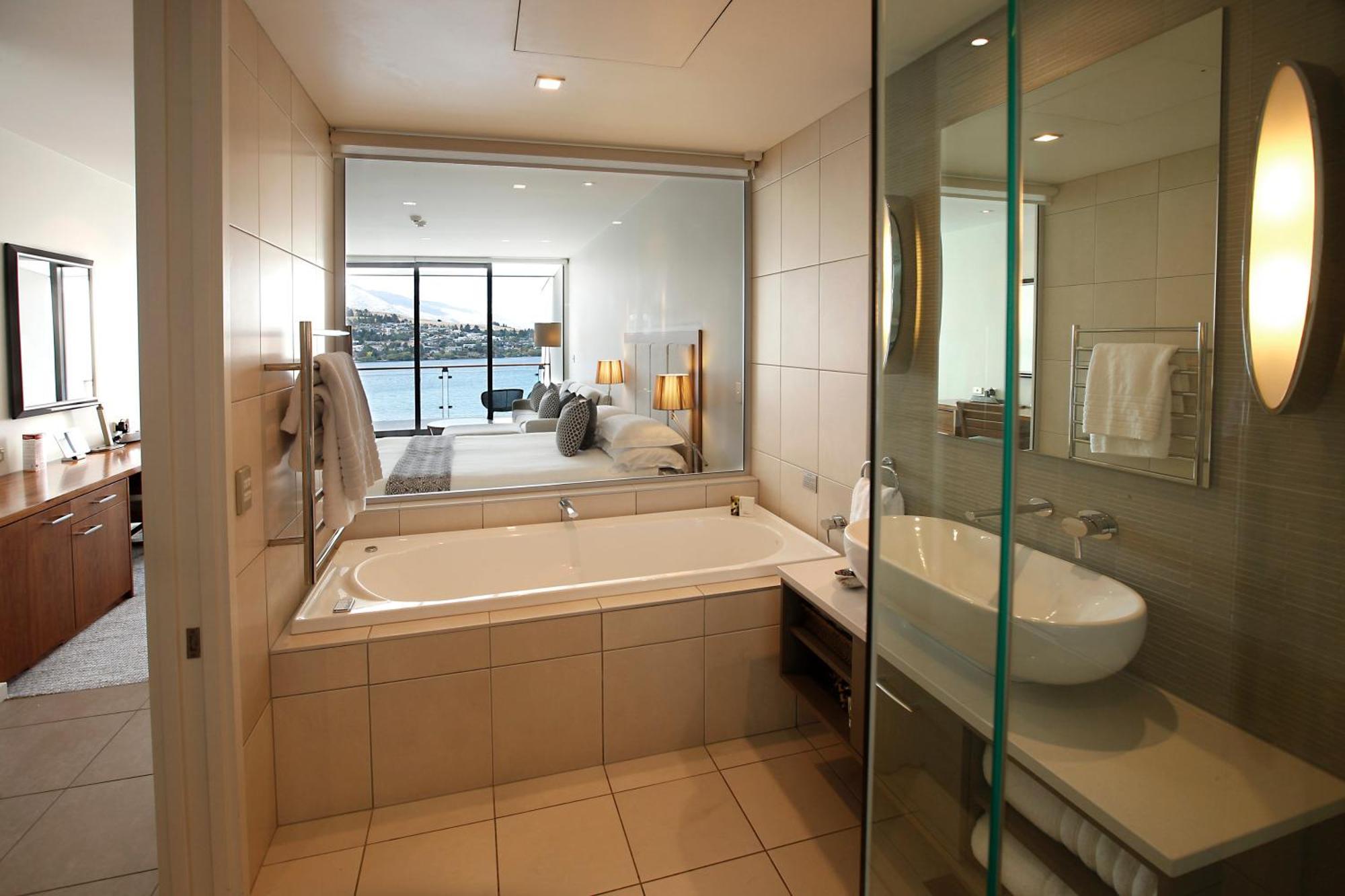 Executive King Room Lake View