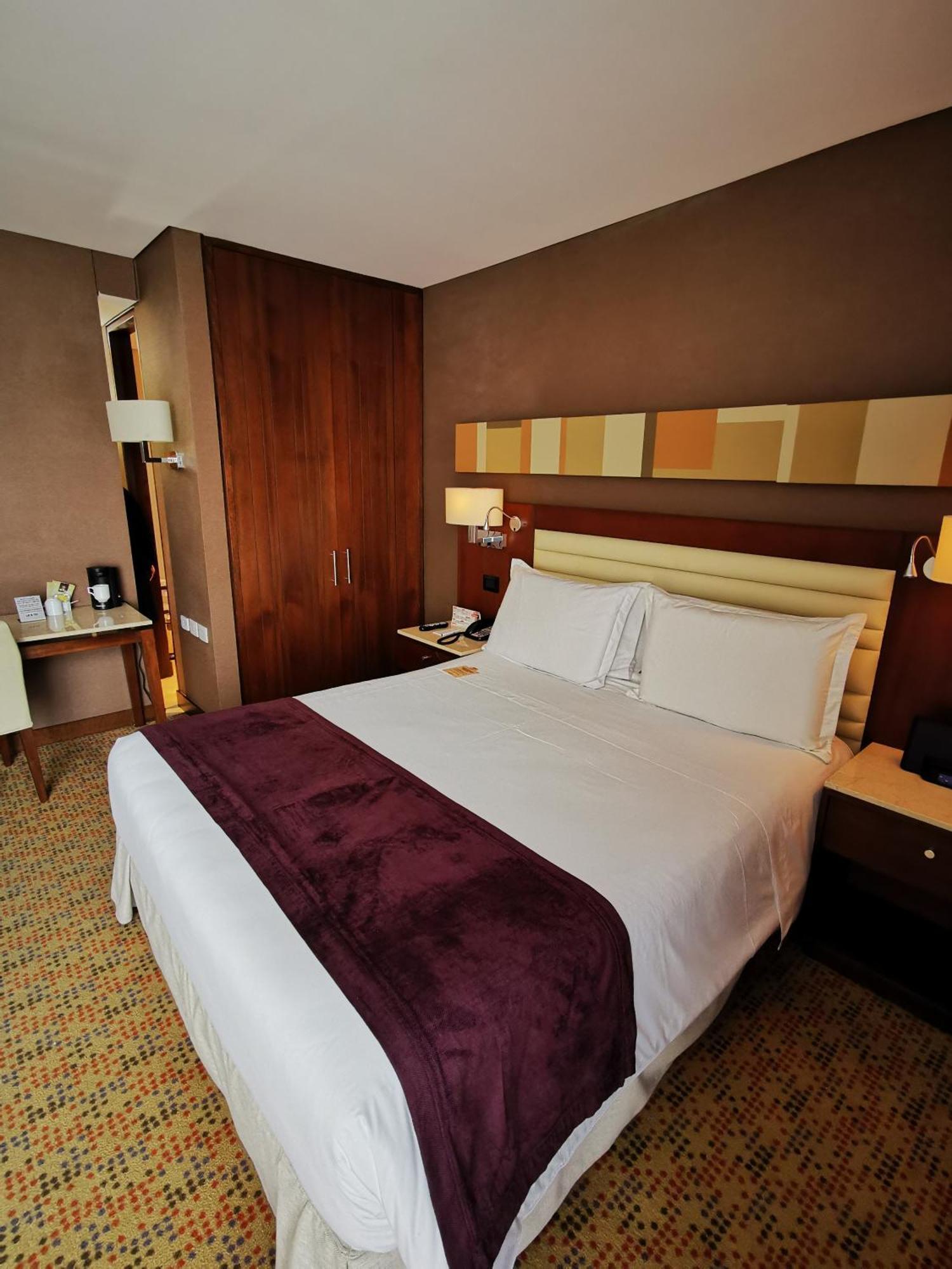 Standard Queen Room