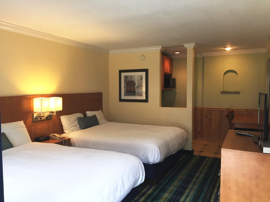 Deluxe Queen Room with Two Queen Beds - Non-Smoking