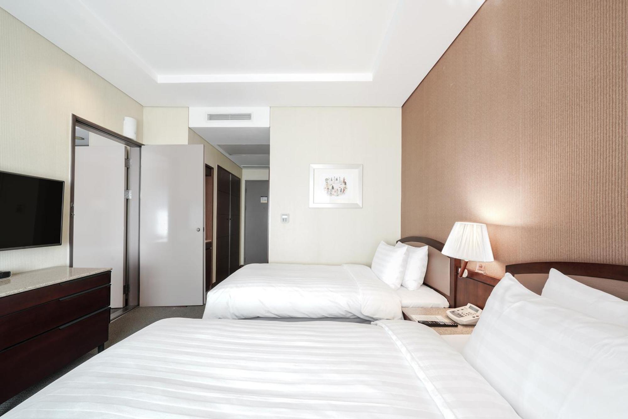 Connecting Double Twin Room